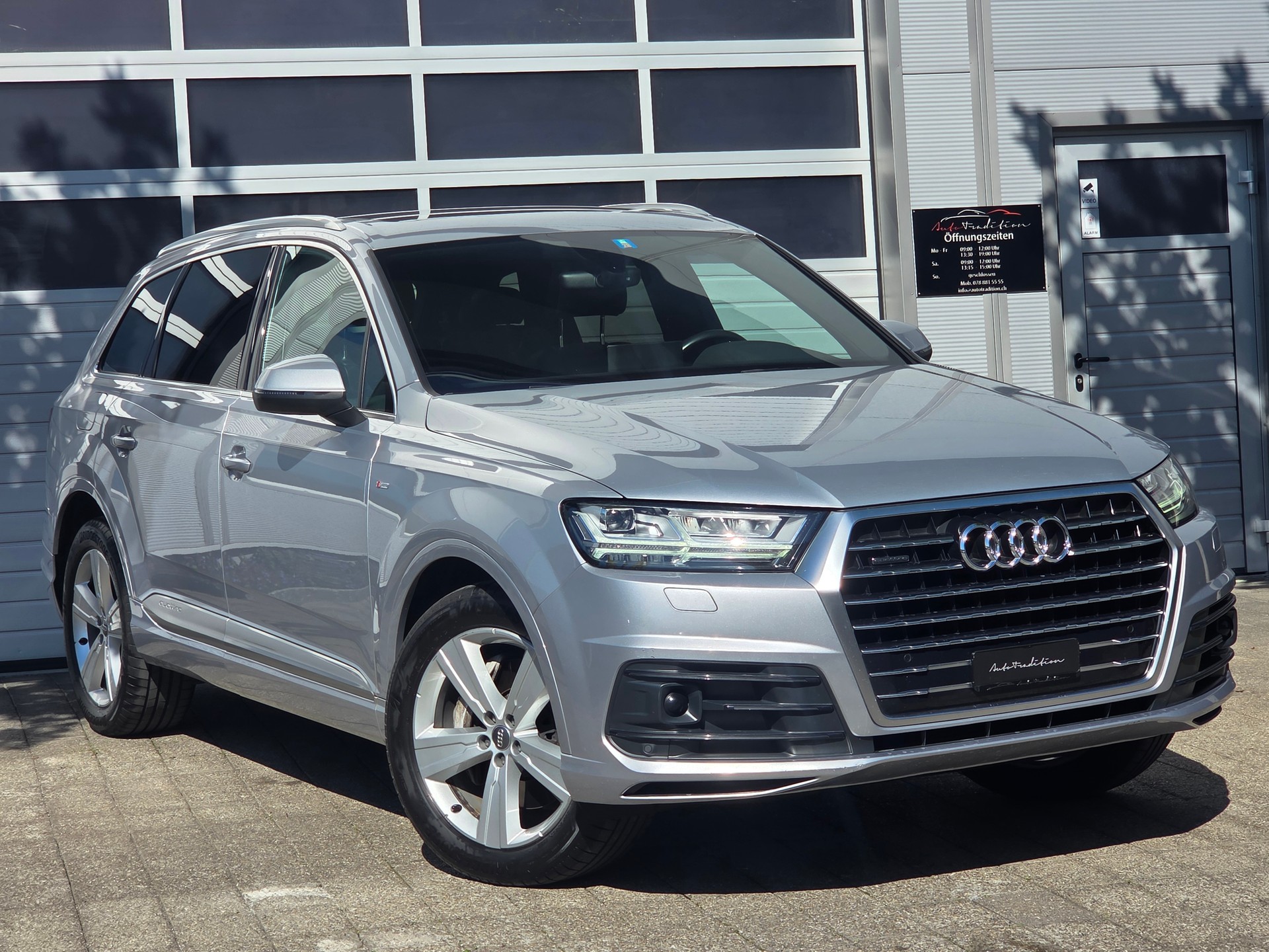 AUDI Q7 3.0 TDI quattro tiptronic // S-LINE INNEN + S-LINE AUSSEN| 7-PLÄTZER| PANORAMA| KEYLESS| MEMORY PAKET| SPURASSISTENT-image-1