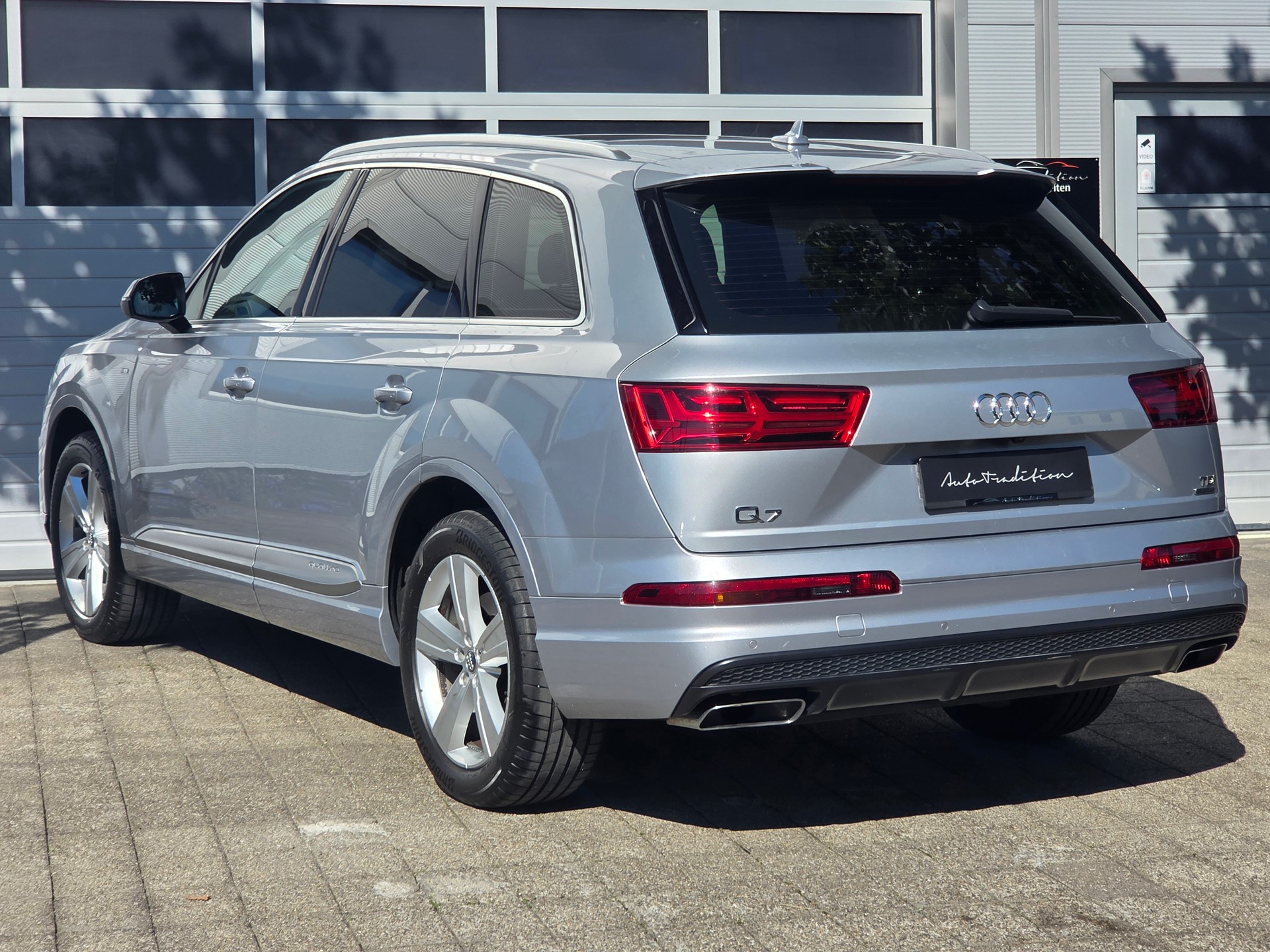AUDI Q7 3.0 TDI quattro tiptronic // S-LINE INNEN + S-LINE AUSSEN| 7-PLÄTZER| PANORAMA| KEYLESS| MEMORY PAKET| SPURASSISTENT-image-3