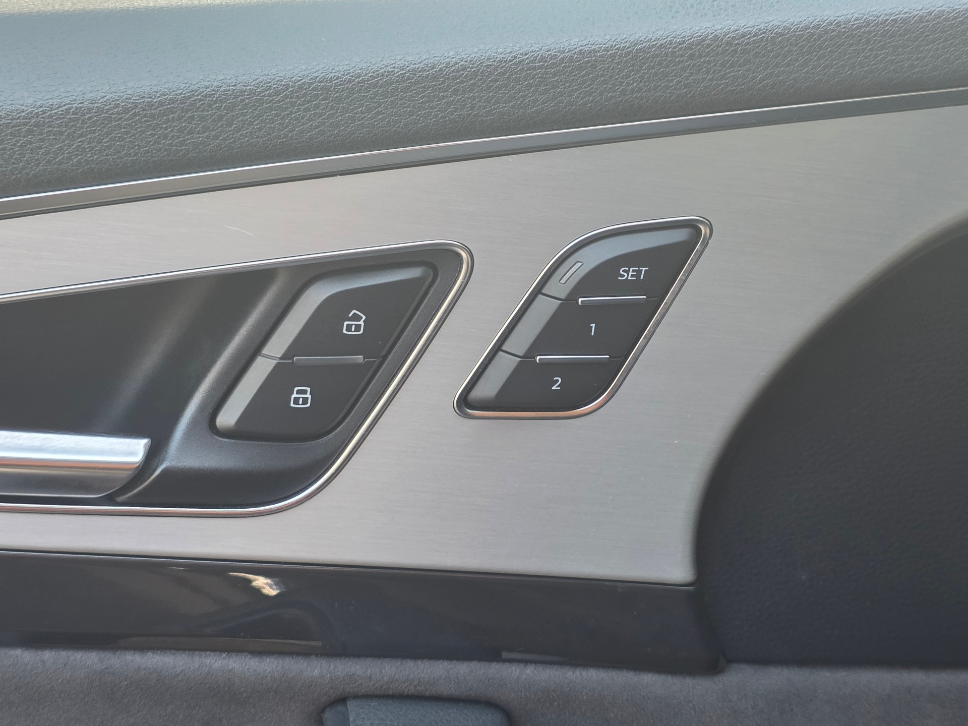 AUDI Q7 3.0 TDI quattro tiptronic // S-LINE INNEN + S-LINE AUSSEN| 7-PLÄTZER| PANORAMA| KEYLESS| MEMORY PAKET| SPURASSISTENT-image-21