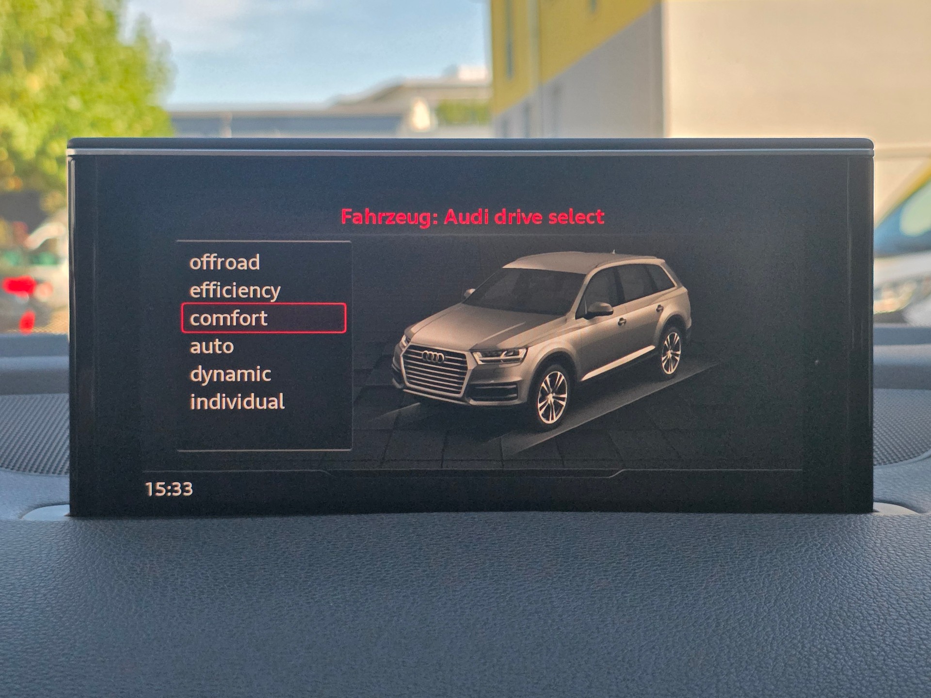 AUDI Q7 3.0 TDI quattro tiptronic // S-LINE INNEN + S-LINE AUSSEN| 7-PLÄTZER| PANORAMA| KEYLESS| MEMORY PAKET| SPURASSISTENT-image-17