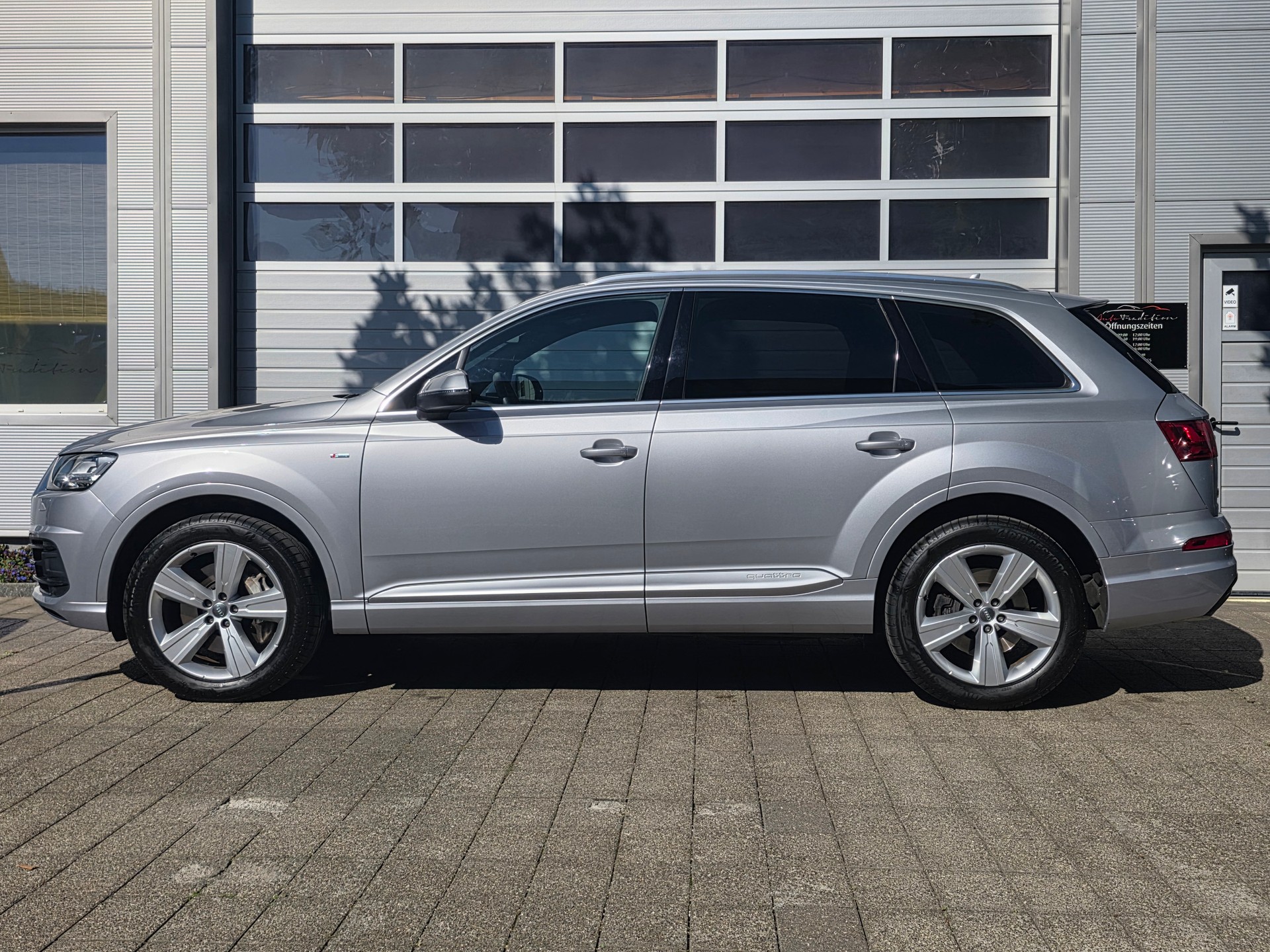 AUDI Q7 3.0 TDI quattro tiptronic // S-LINE INNEN + S-LINE AUSSEN| 7-PLÄTZER| PANORAMA| KEYLESS| MEMORY PAKET| SPURASSISTENT-image-2