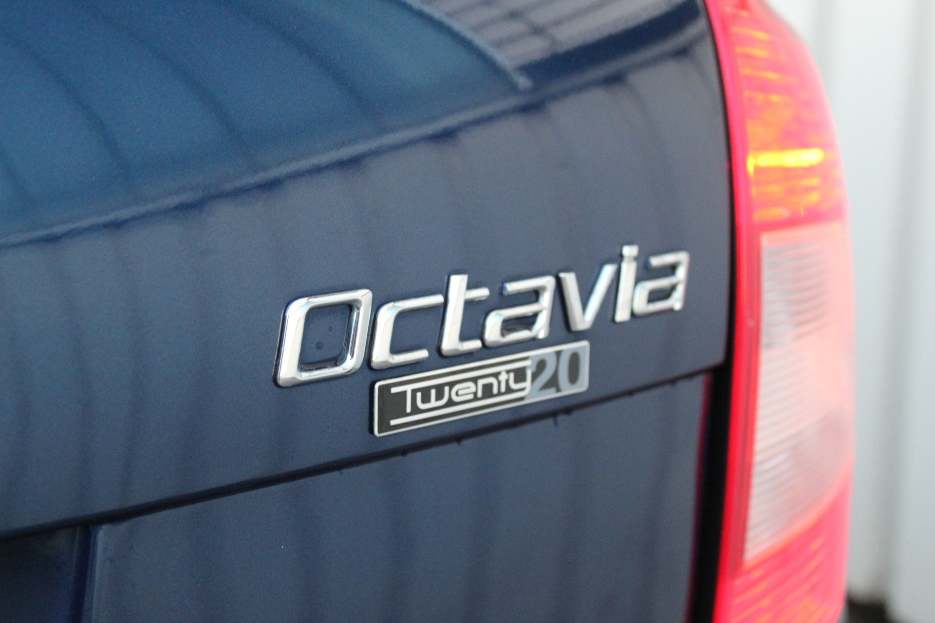 SKODA Octavia Combi 1.6 TDI Twenty20 4x4-image-12