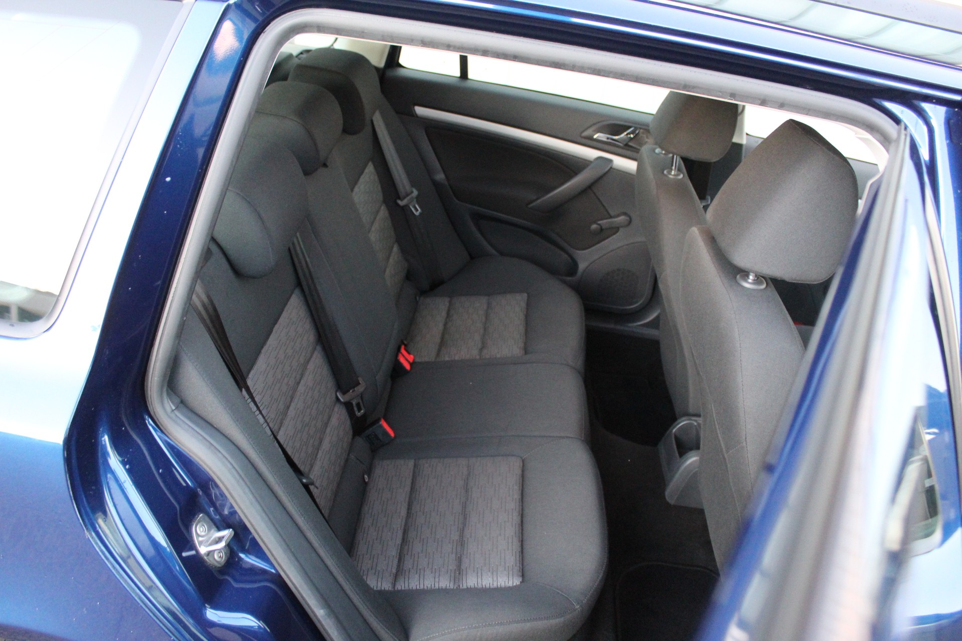 SKODA Octavia Combi 1.6 TDI Twenty20 4x4-image-11