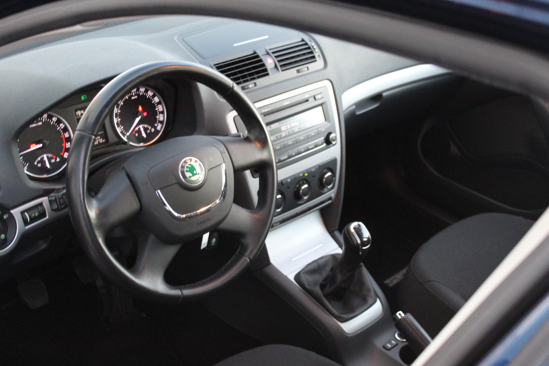 SKODA Octavia Combi 1.6 TDI Twenty20 4x4-image-13