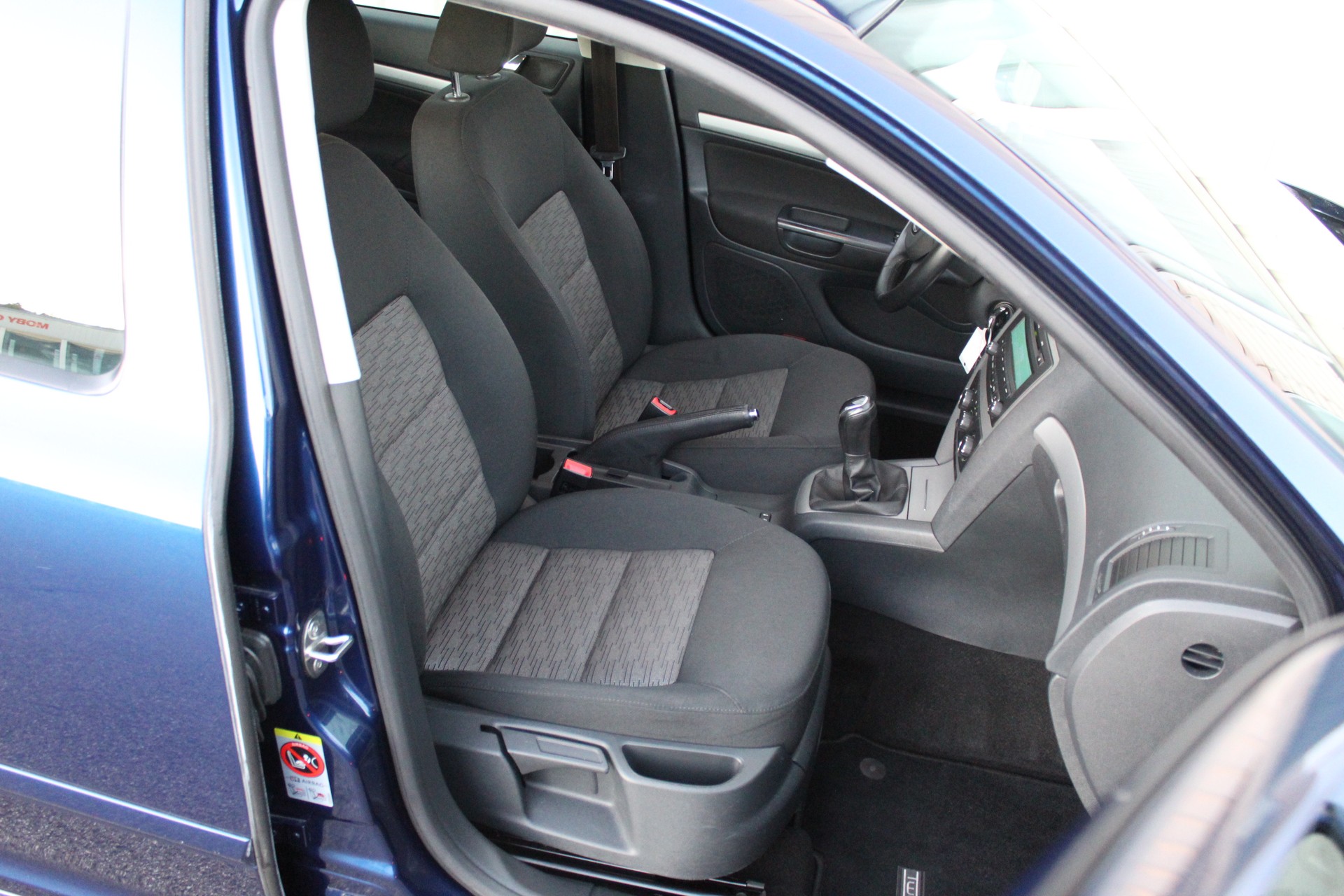 SKODA Octavia Combi 1.6 TDI Twenty20 4x4-image-10