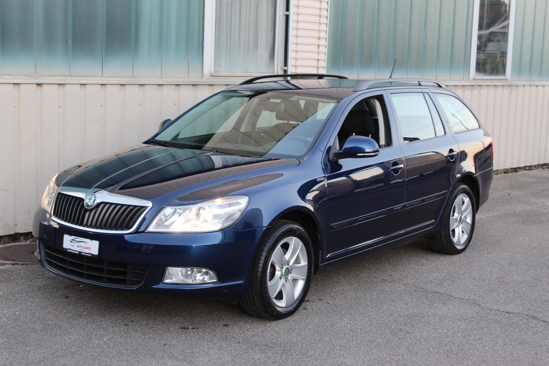 SKODA Octavia Combi 1.6 TDI Twenty20 4x4-image-6
