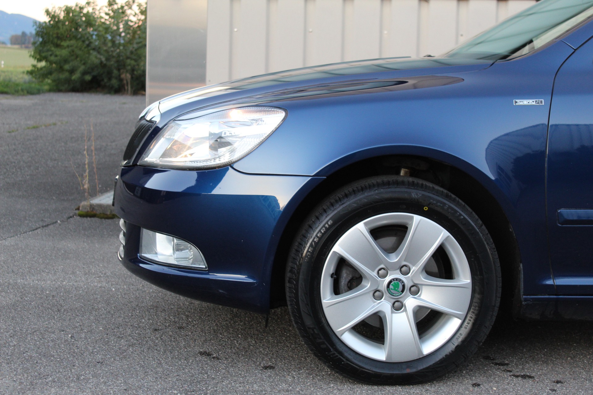 SKODA Octavia Combi 1.6 TDI Twenty20 4x4-image-9