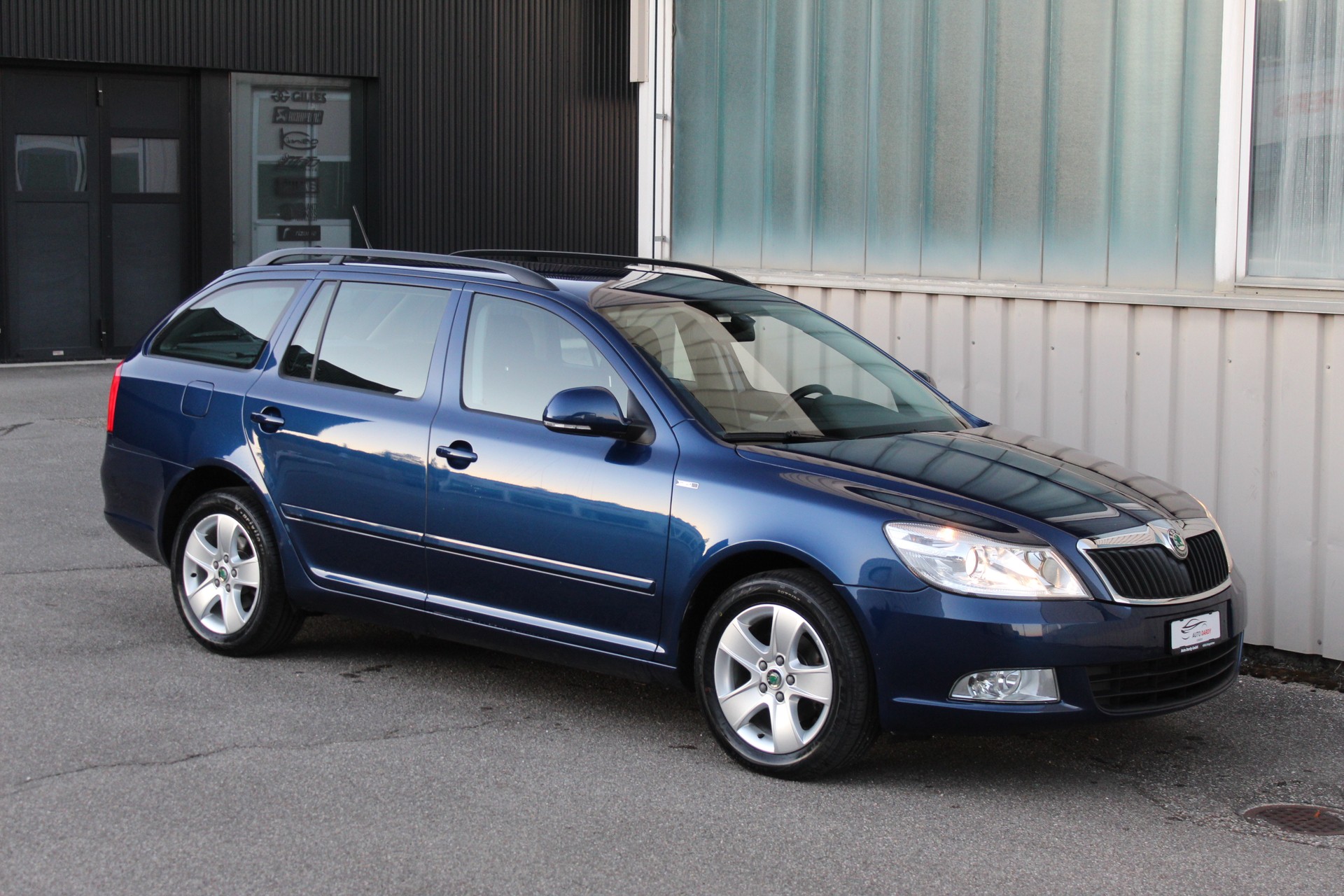 SKODA Octavia Combi 1.6 TDI Twenty20 4x4-image-0