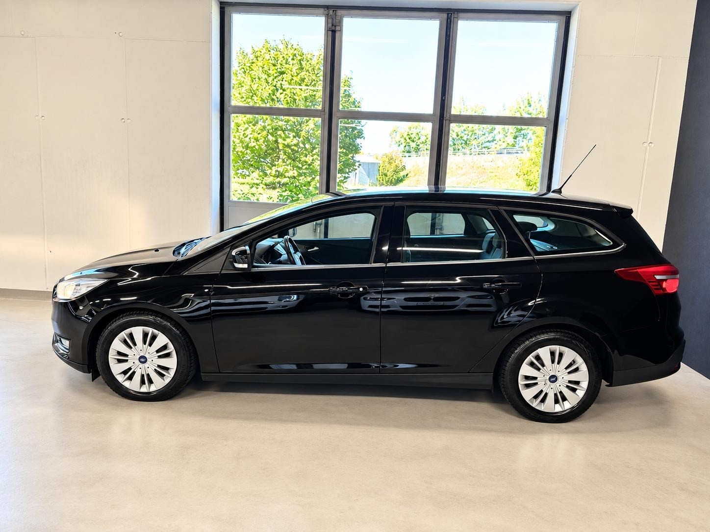 FORD Focus 1.5 TDCi Business PowerShift-image-8