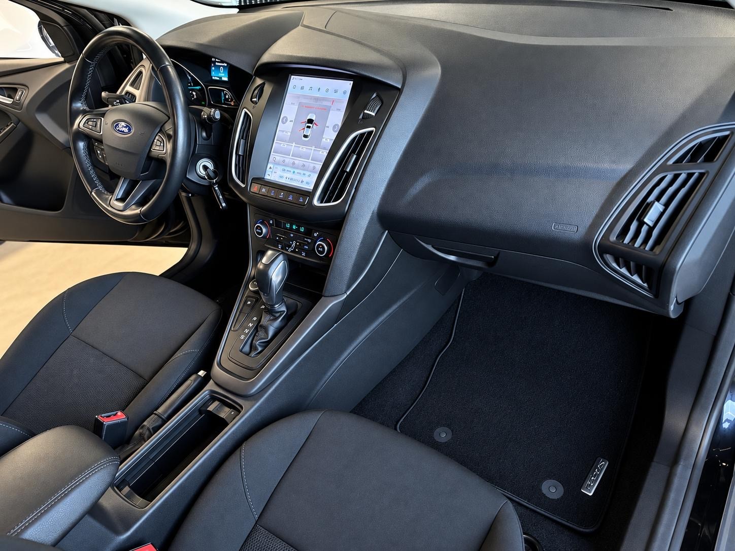 FORD Focus 1.5 TDCi Business PowerShift-image-11