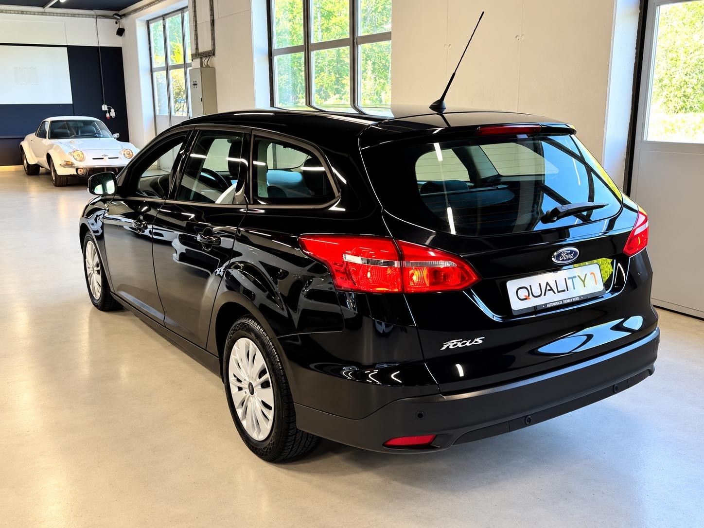 FORD Focus 1.5 TDCi Business PowerShift-image-10