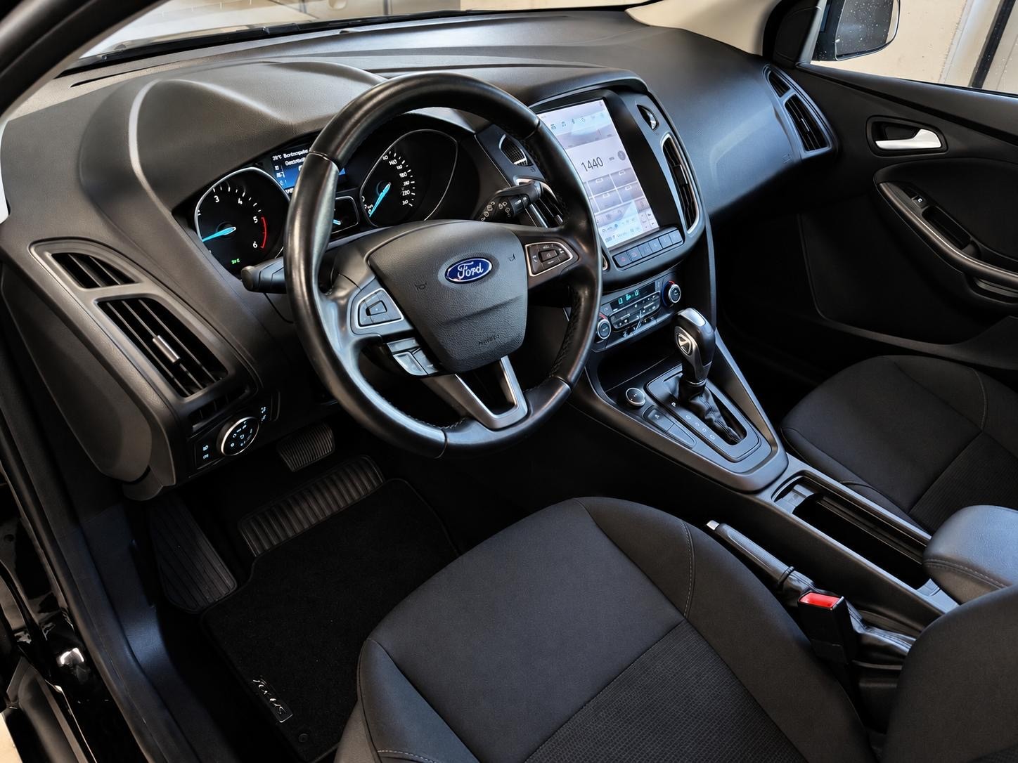 FORD Focus 1.5 TDCi Business PowerShift-image-12