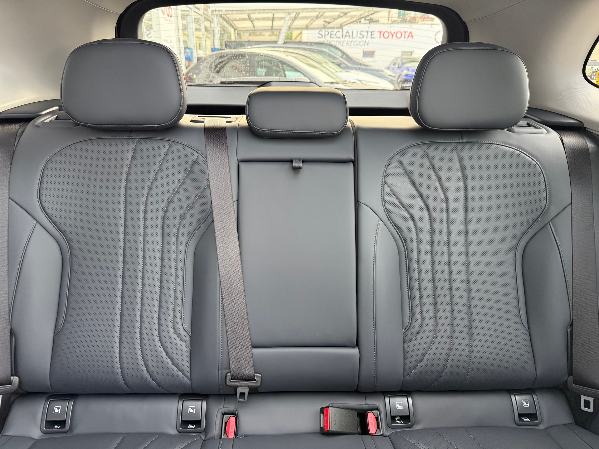 GEELY STARRAY EM-i Max+29.8 kWh vocanic grey-image-15
