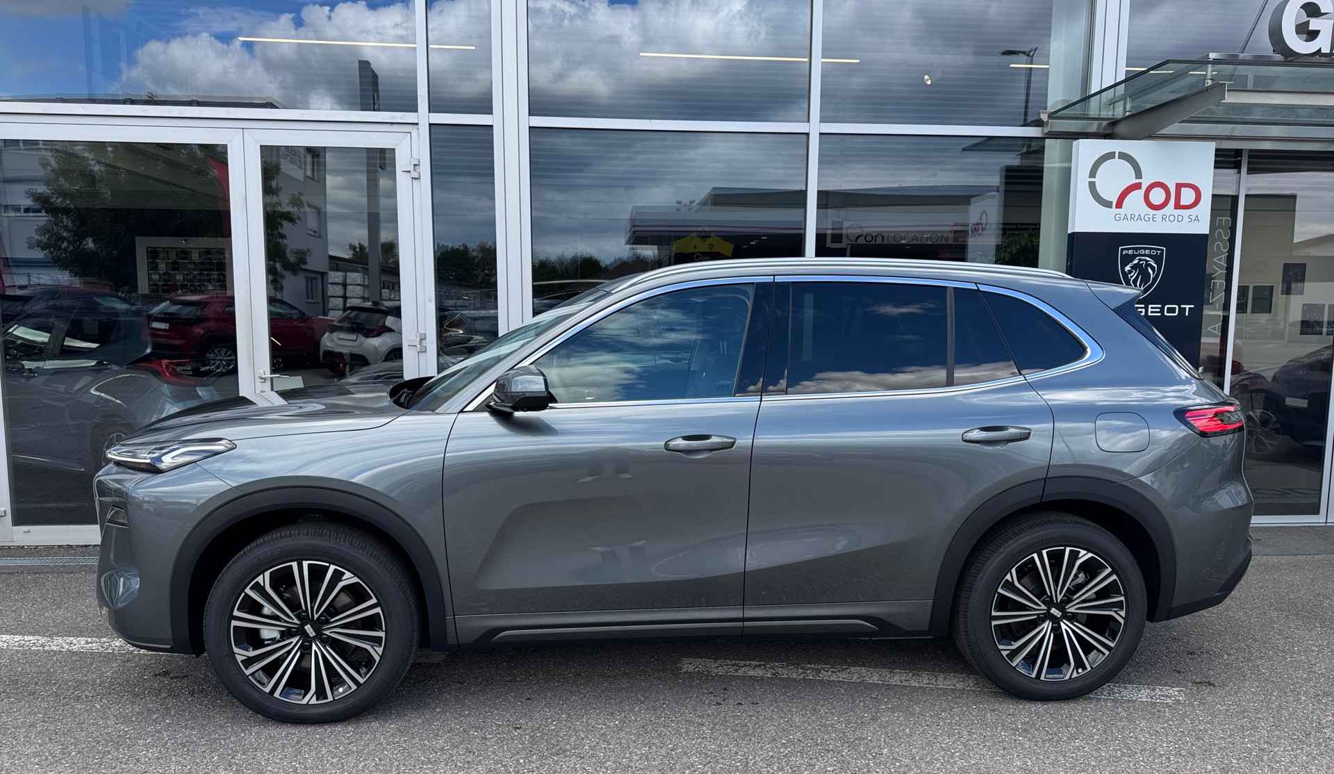 GEELY STARRAY EM-i Max+29.8 kWh vocanic grey-image-3