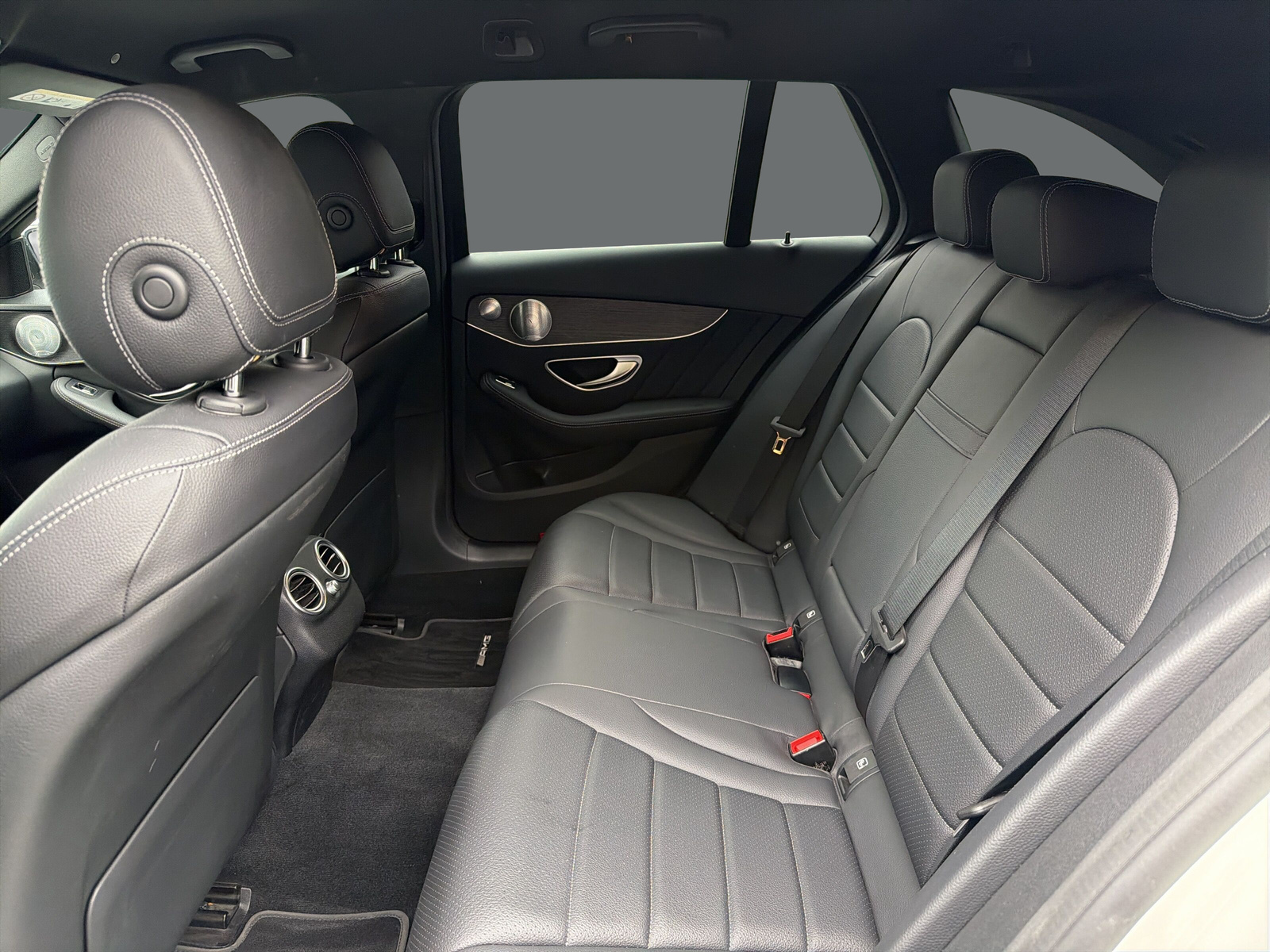 MERCEDES-BENZ C 220d SwissStar AMG L.4M-image-13