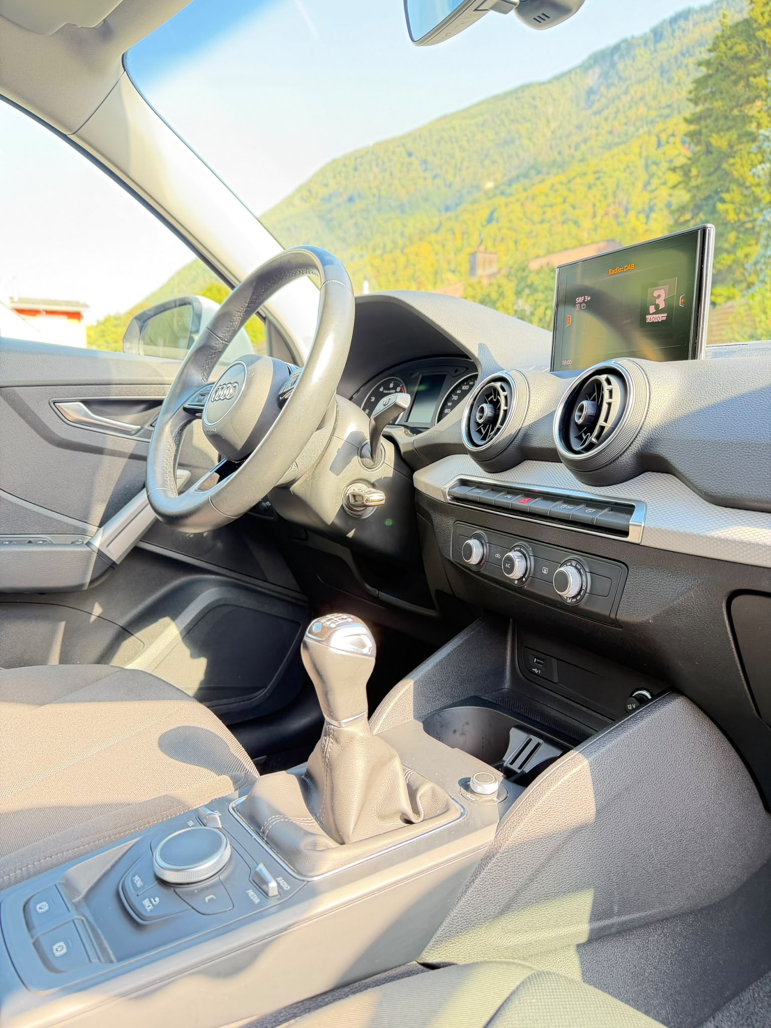 AUDI Q2 1.5 35 TFSI S Line-image-15