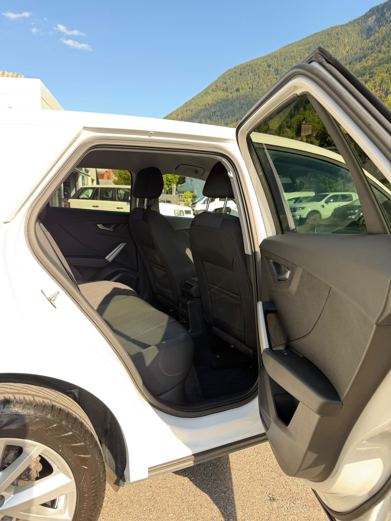 AUDI Q2 1.5 35 TFSI S Line-image-12