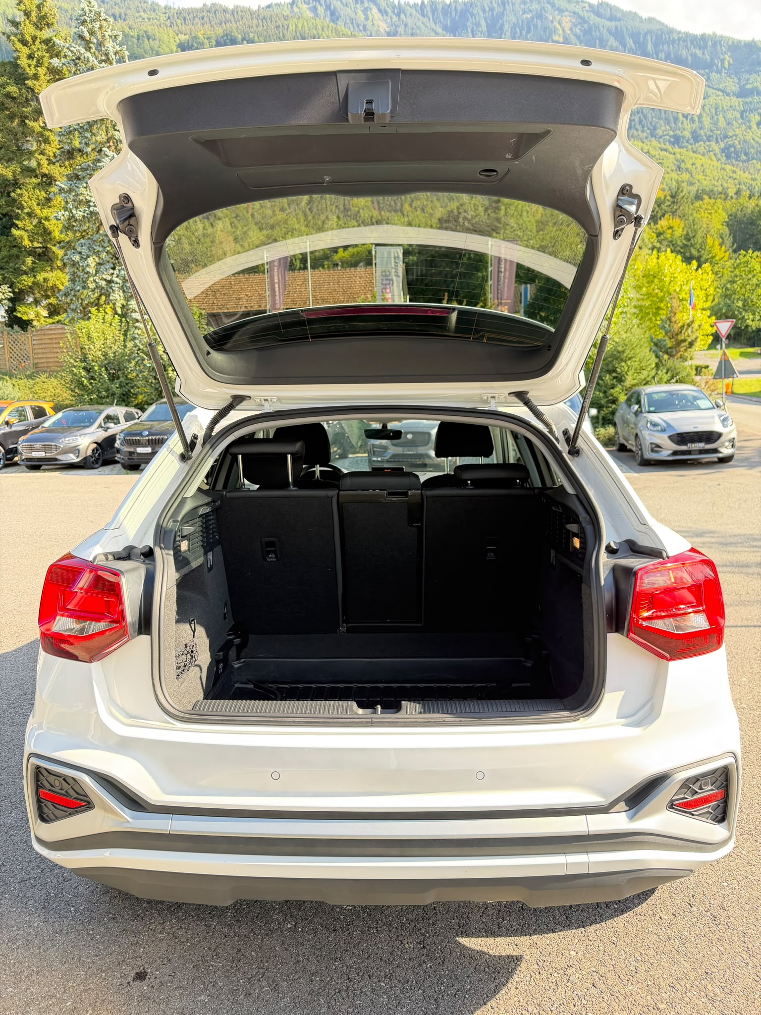 AUDI Q2 1.5 35 TFSI S Line-image-10