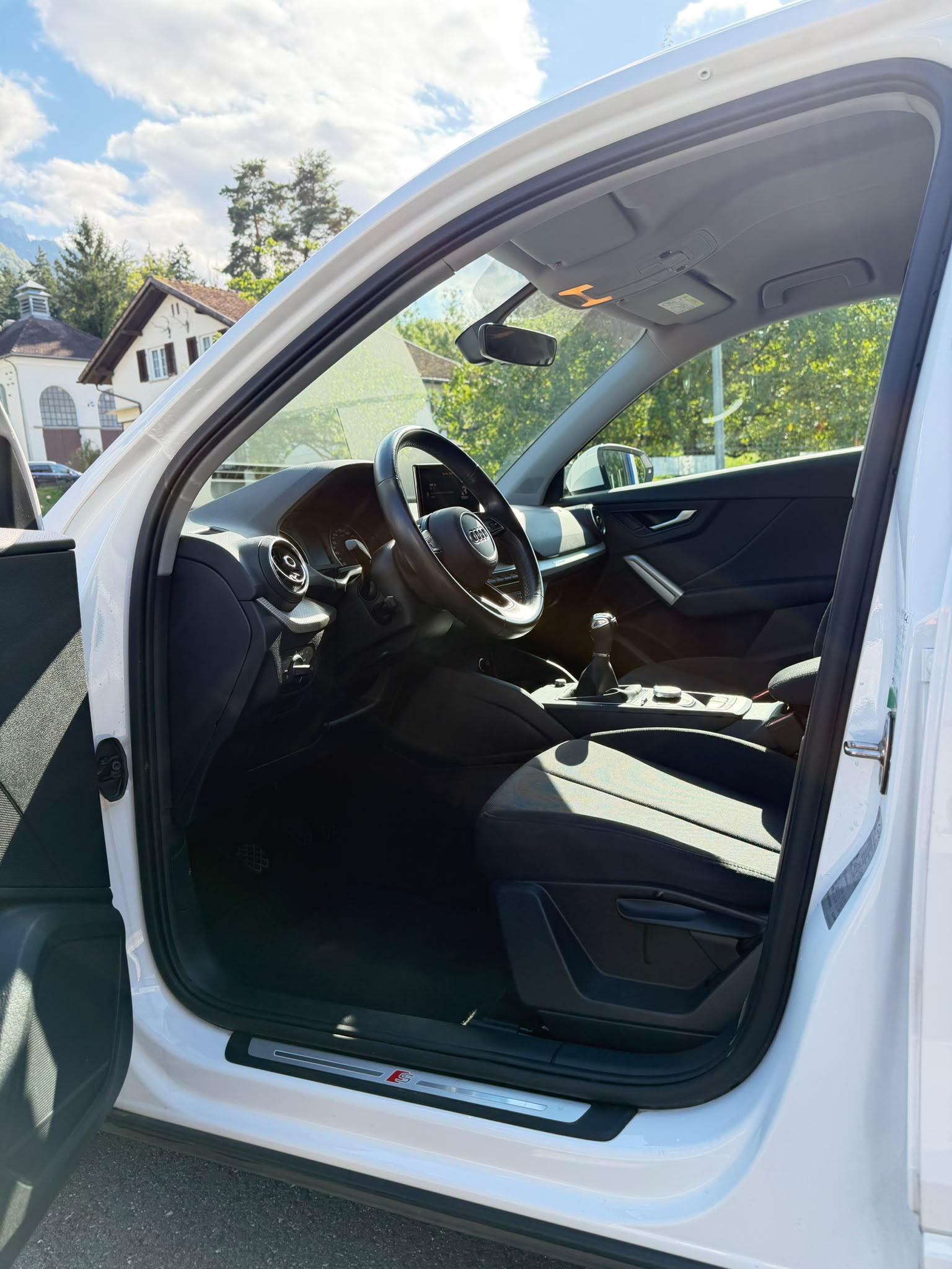 AUDI Q2 1.5 35 TFSI S Line-image-7