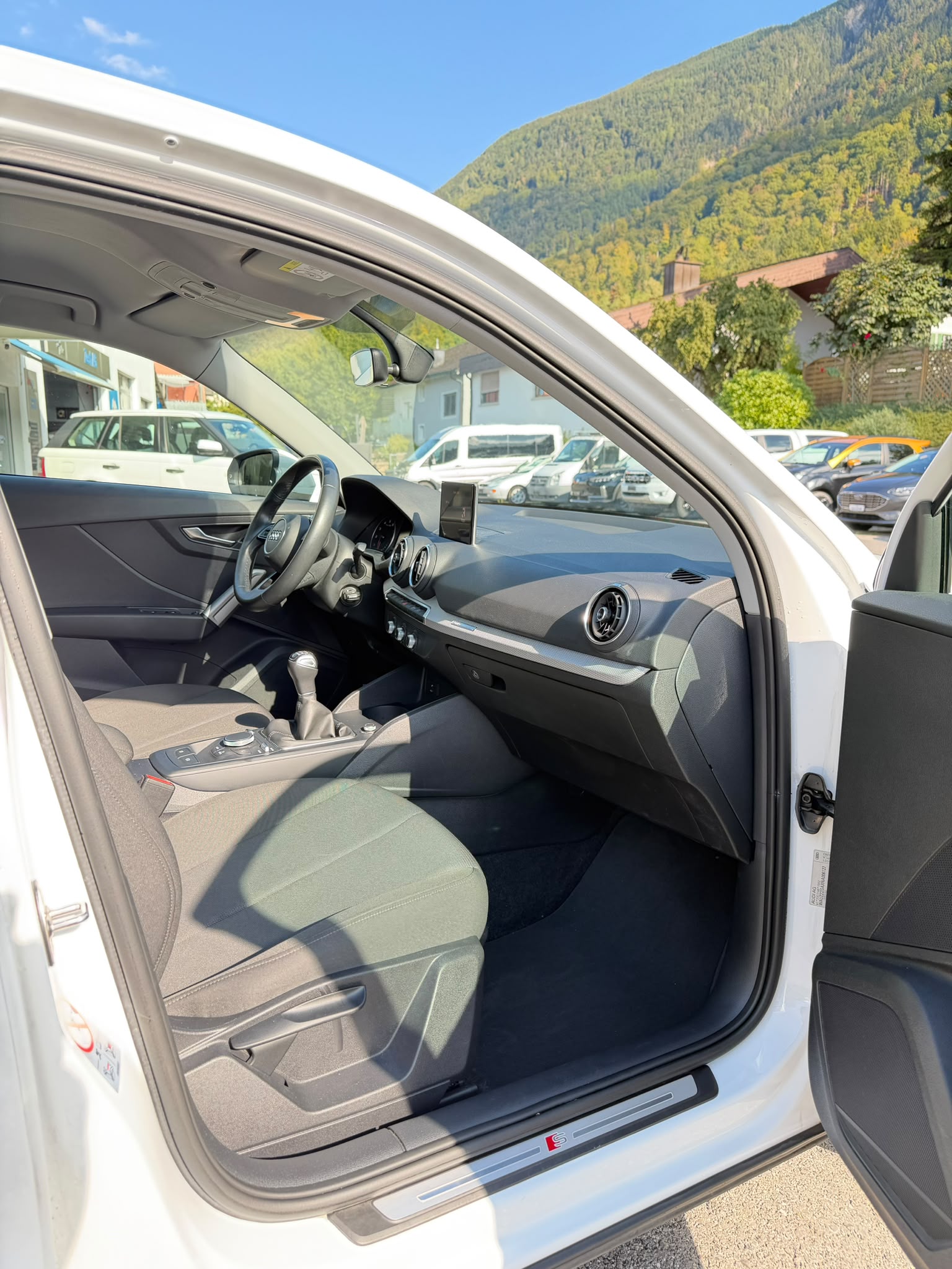 AUDI Q2 1.5 35 TFSI S Line-image-14