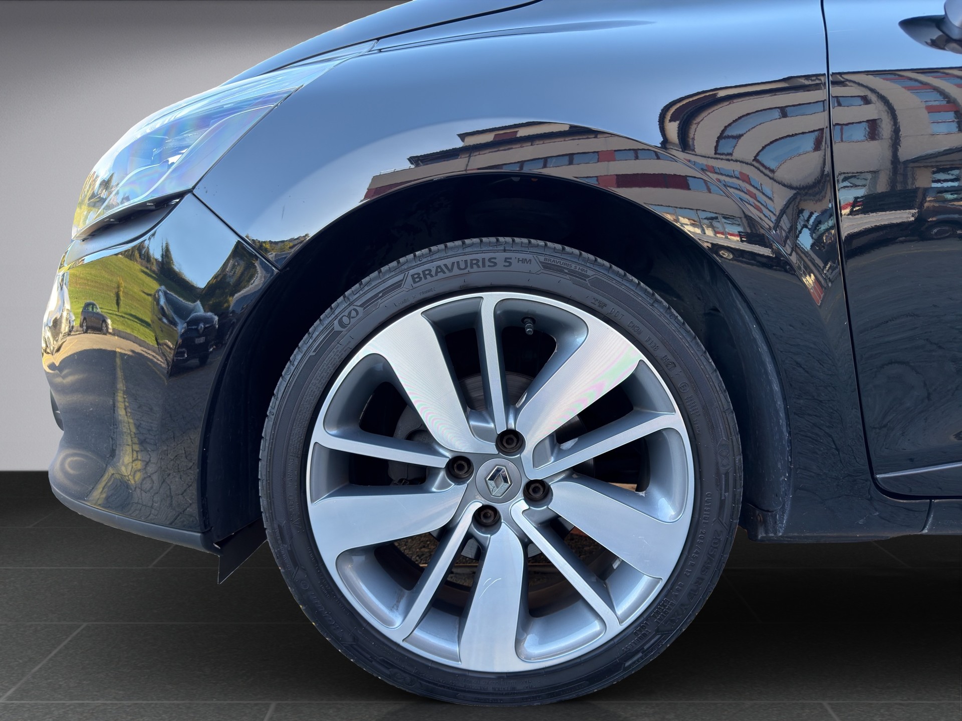 RENAULT Clio 0.9 12V Swiss Edition-image-15