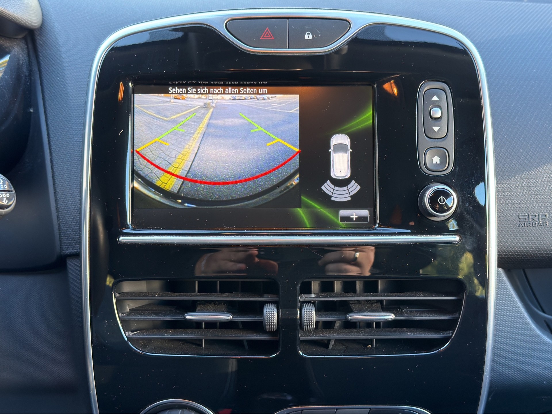 RENAULT Clio 0.9 12V Swiss Edition-image-10