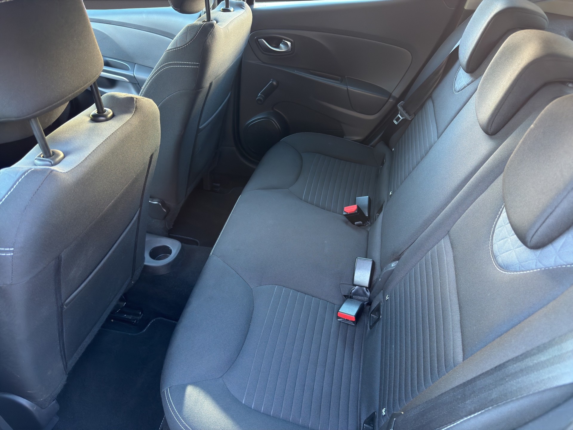 RENAULT Clio 0.9 12V Swiss Edition-image-12
