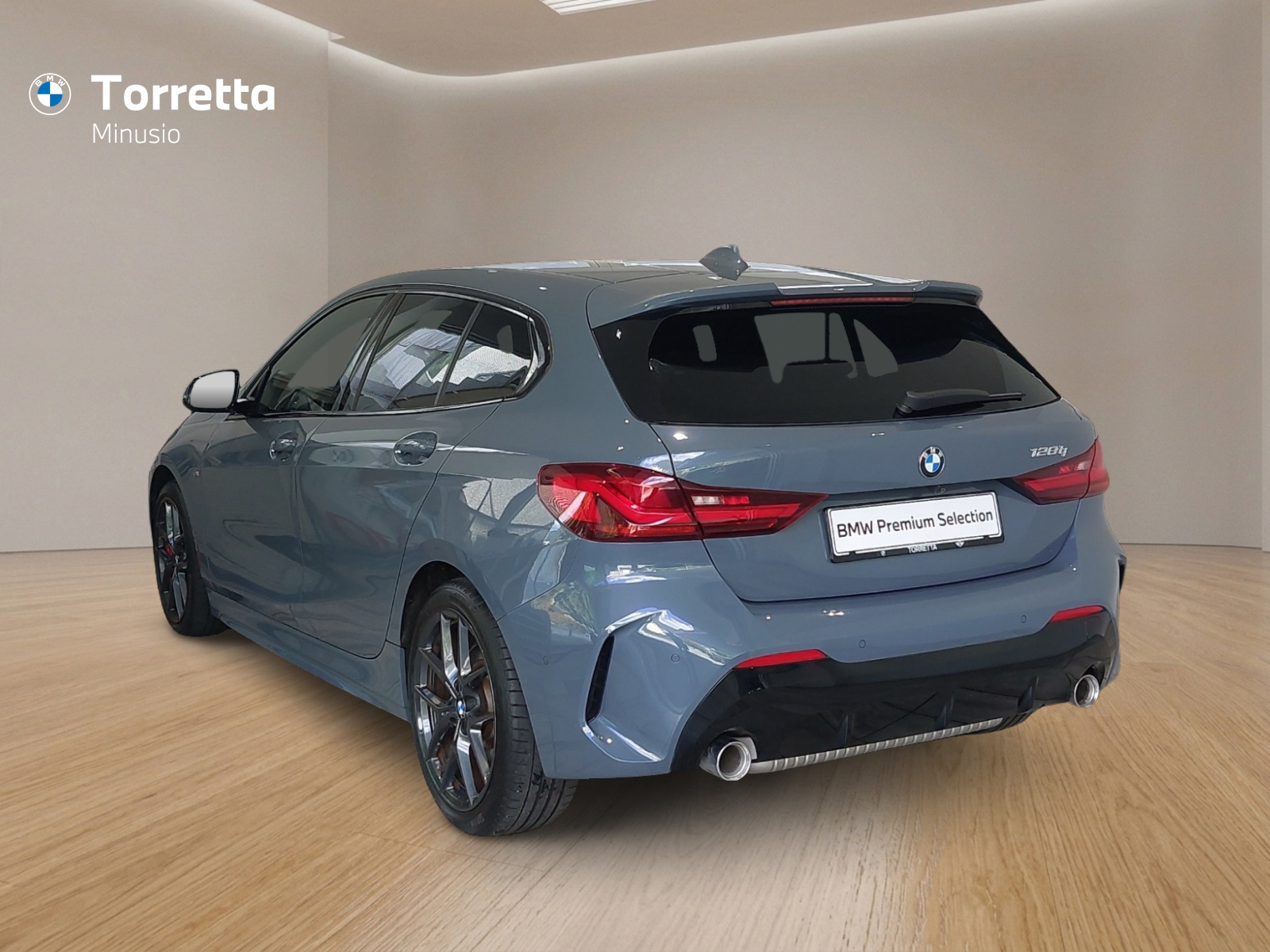 BMW 128ti Steptronic-showroom-element-2