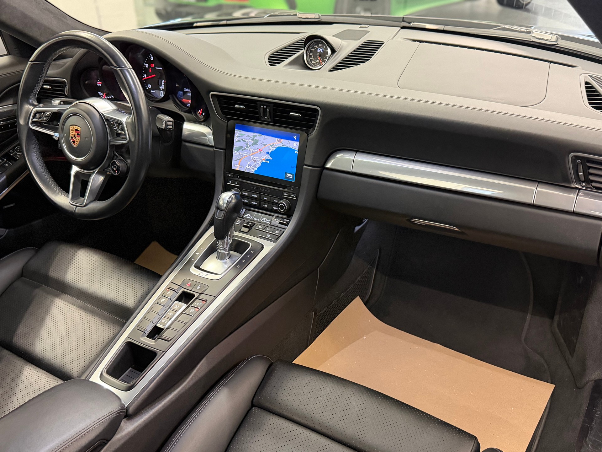 PORSCHE 911 Carrera 4S PDK-image-16