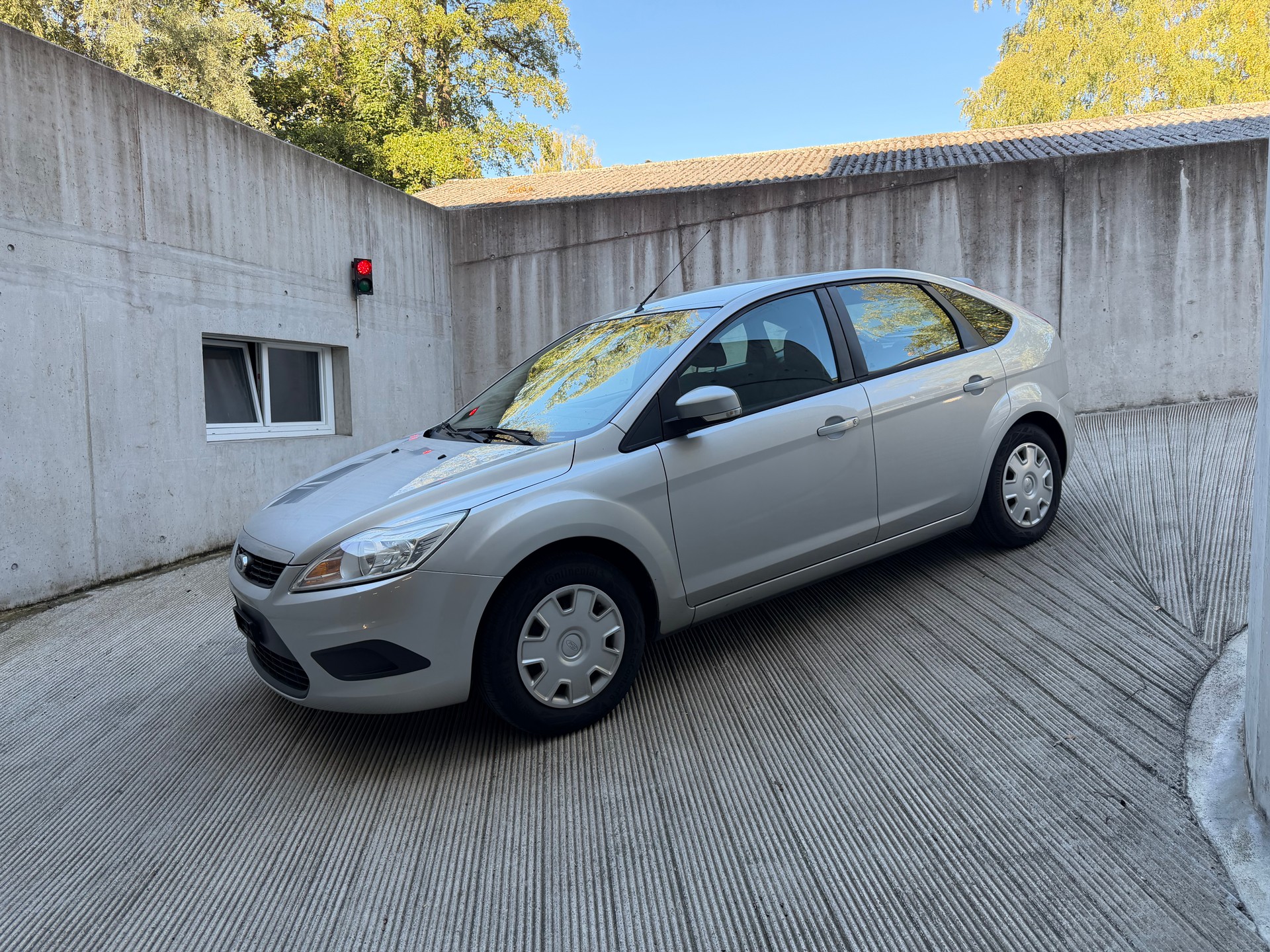 FORD Focus 1.6 Carving | frisch MFK & Service | Zahnriemen neu | top Zustand | 8-fach | Klima-image-1
