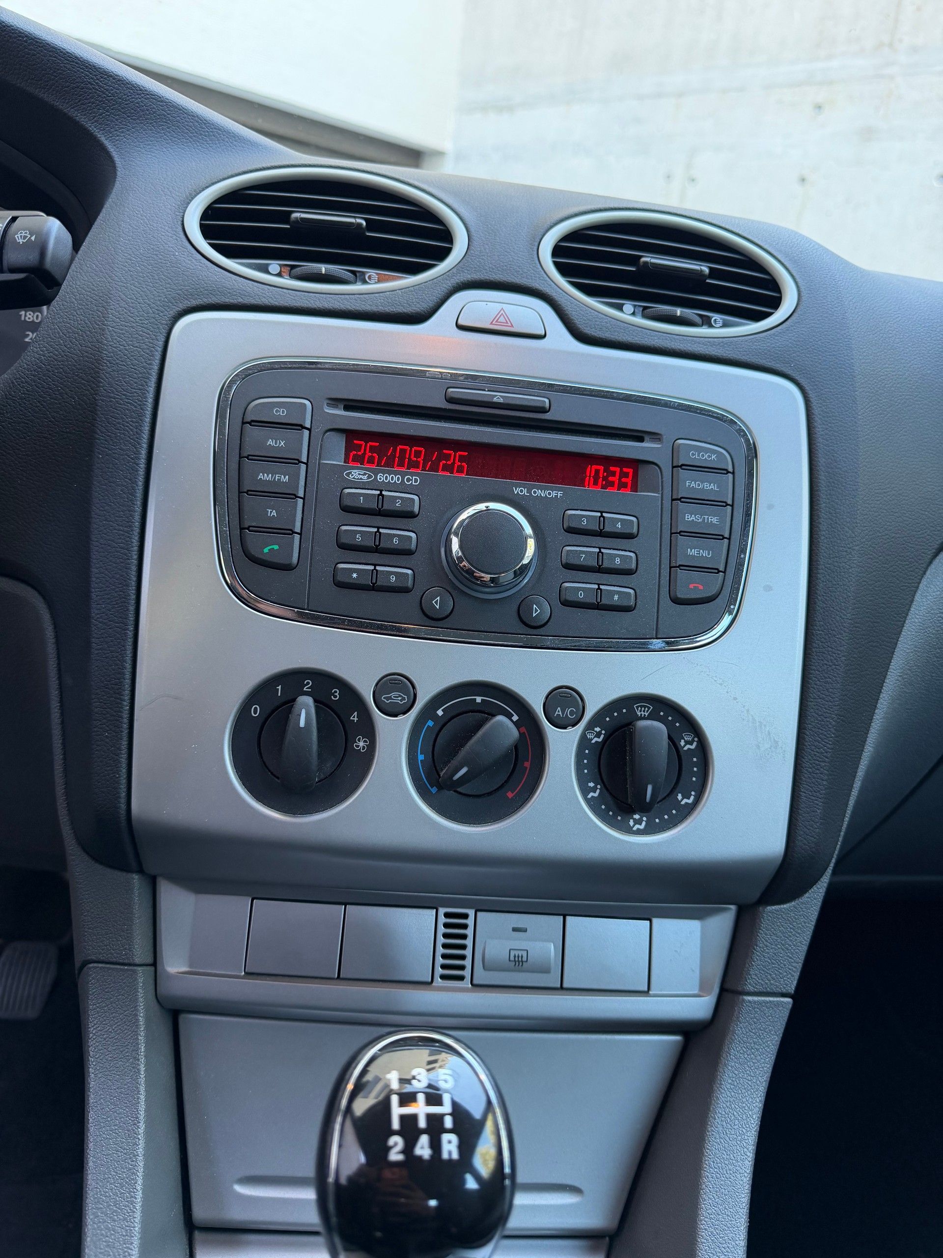 FORD Focus 1.6 Carving | frisch MFK & Service | Zahnriemen neu | top Zustand | 8-fach | Klima-image-8