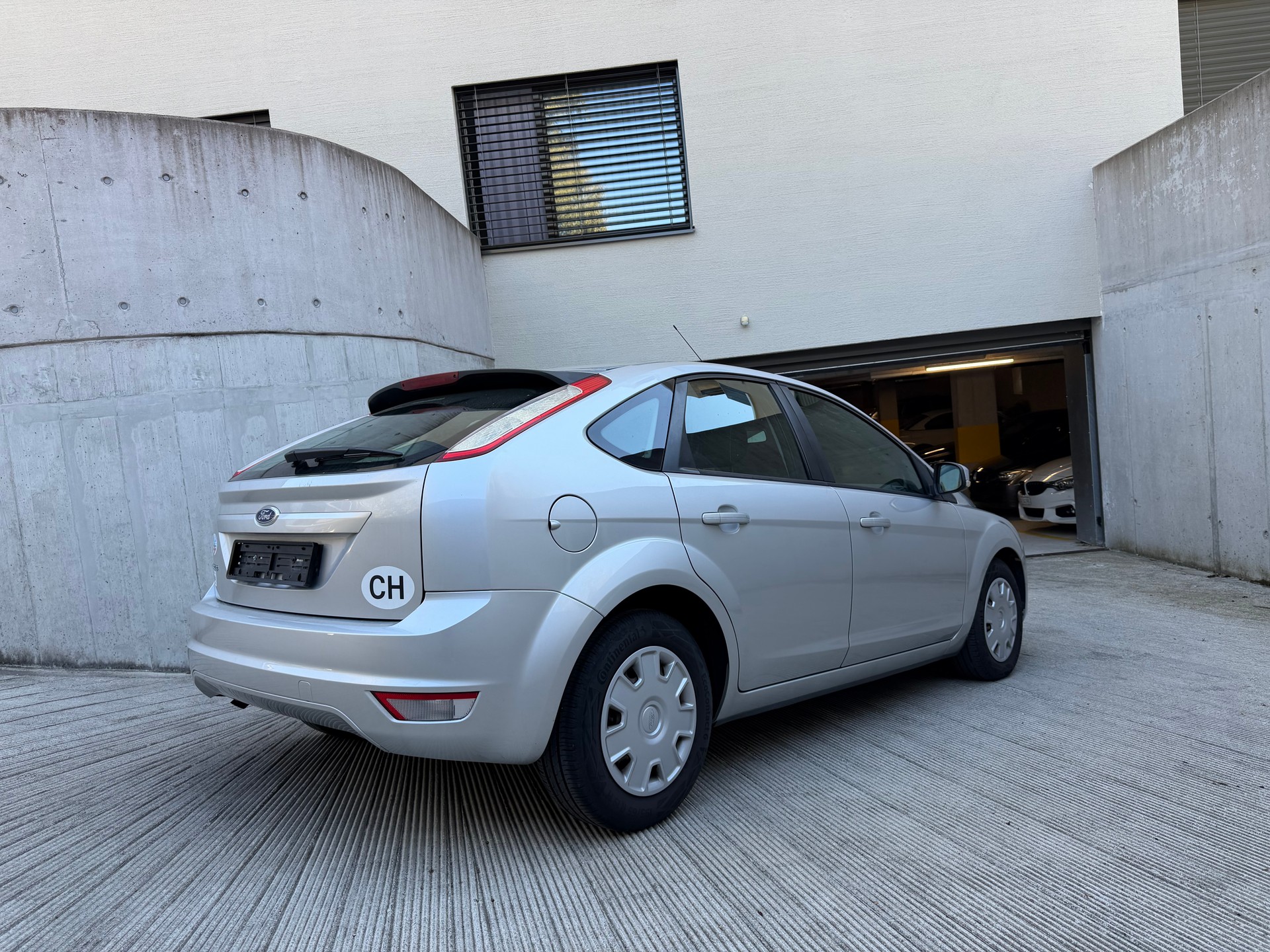 FORD Focus 1.6 Carving | frisch MFK & Service | Zahnriemen neu | top Zustand | 8-fach | Klima-image-5