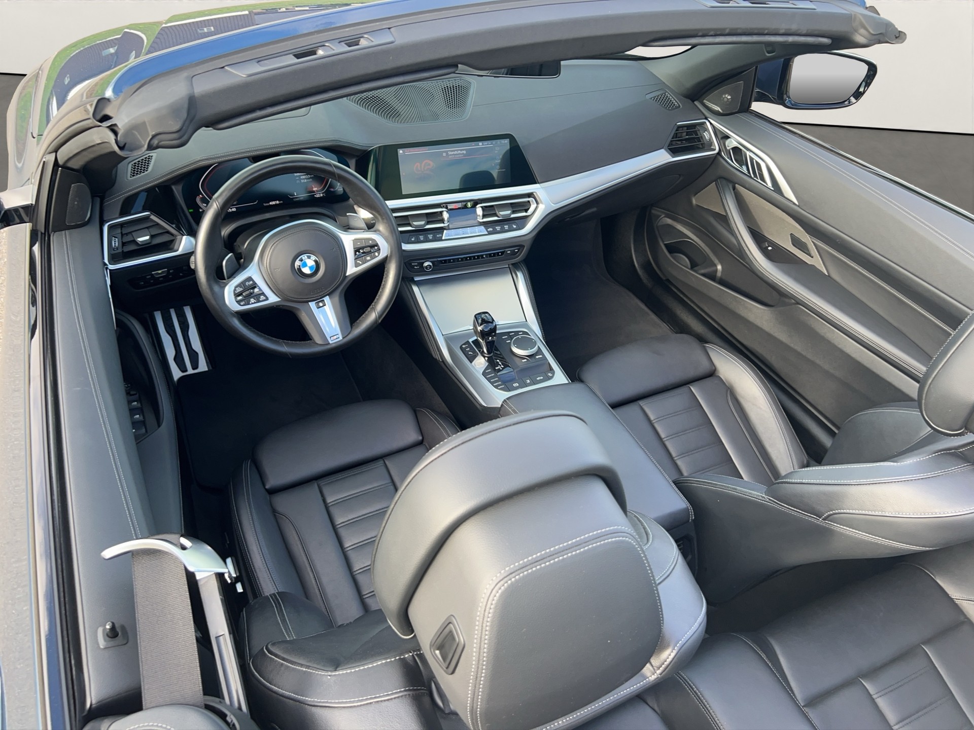 BMW M440i xDrive 48V Cabrio-image-23