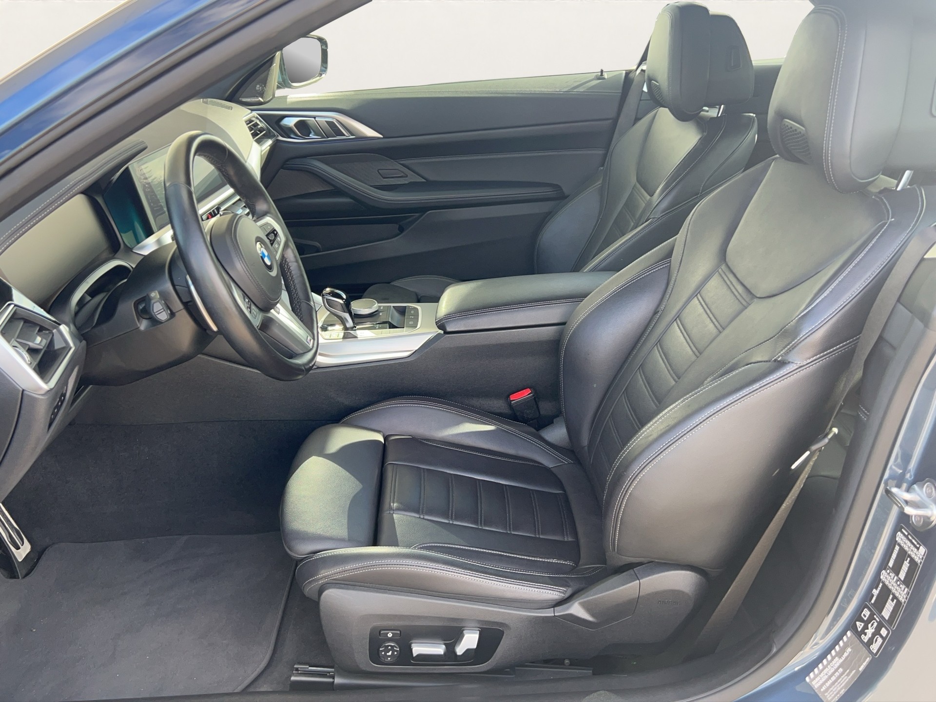 BMW M440i xDrive 48V Cabrio-image-9
