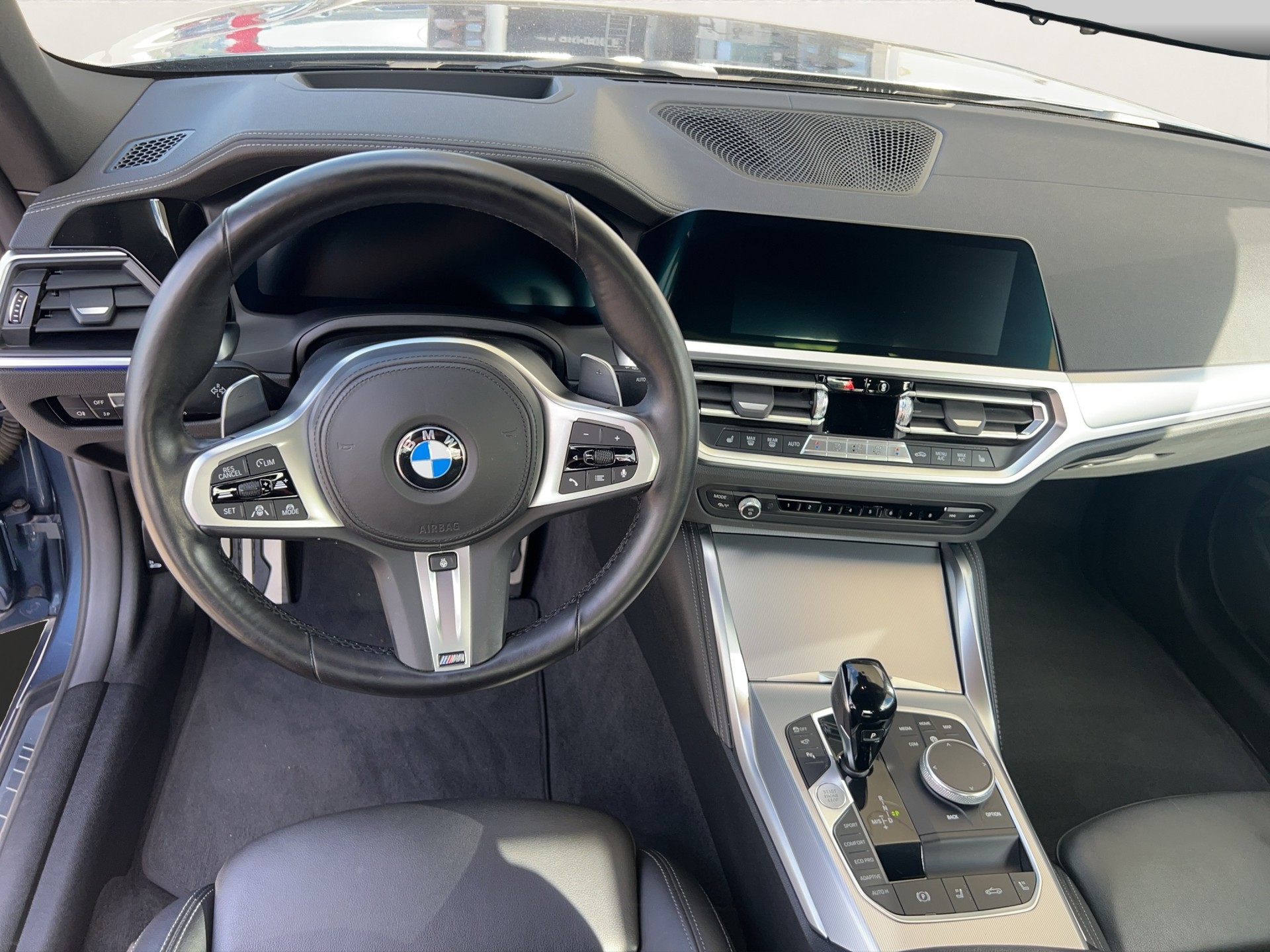 BMW M440i xDrive 48V Cabrio-image-12