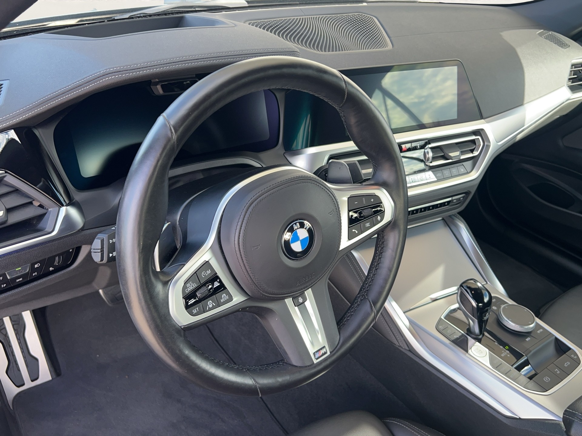 BMW M440i xDrive 48V Cabrio-image-10