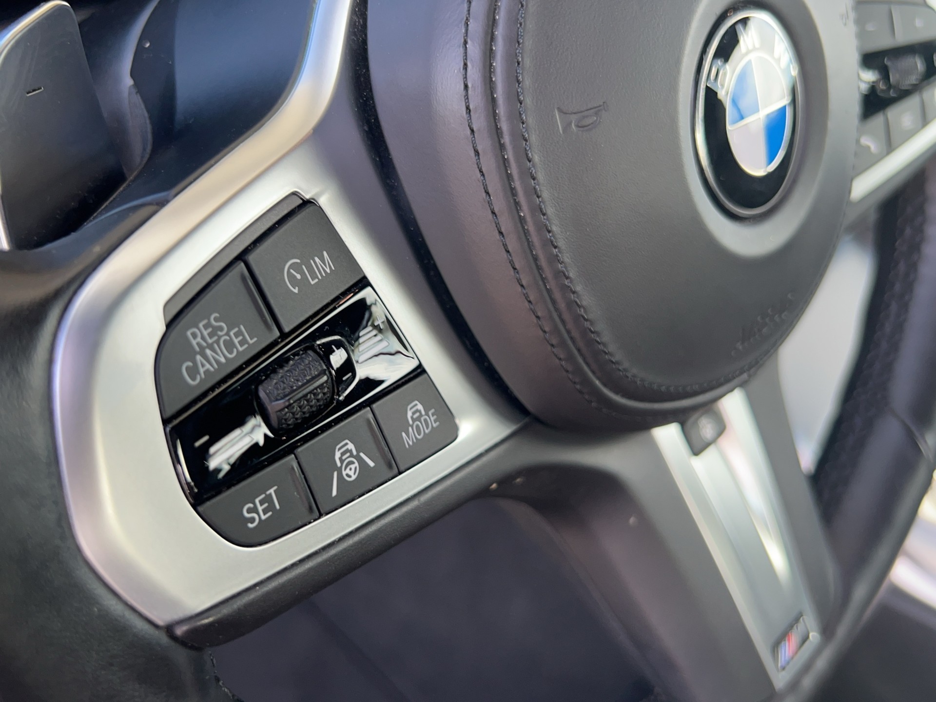 BMW M440i xDrive 48V Cabrio-image-11