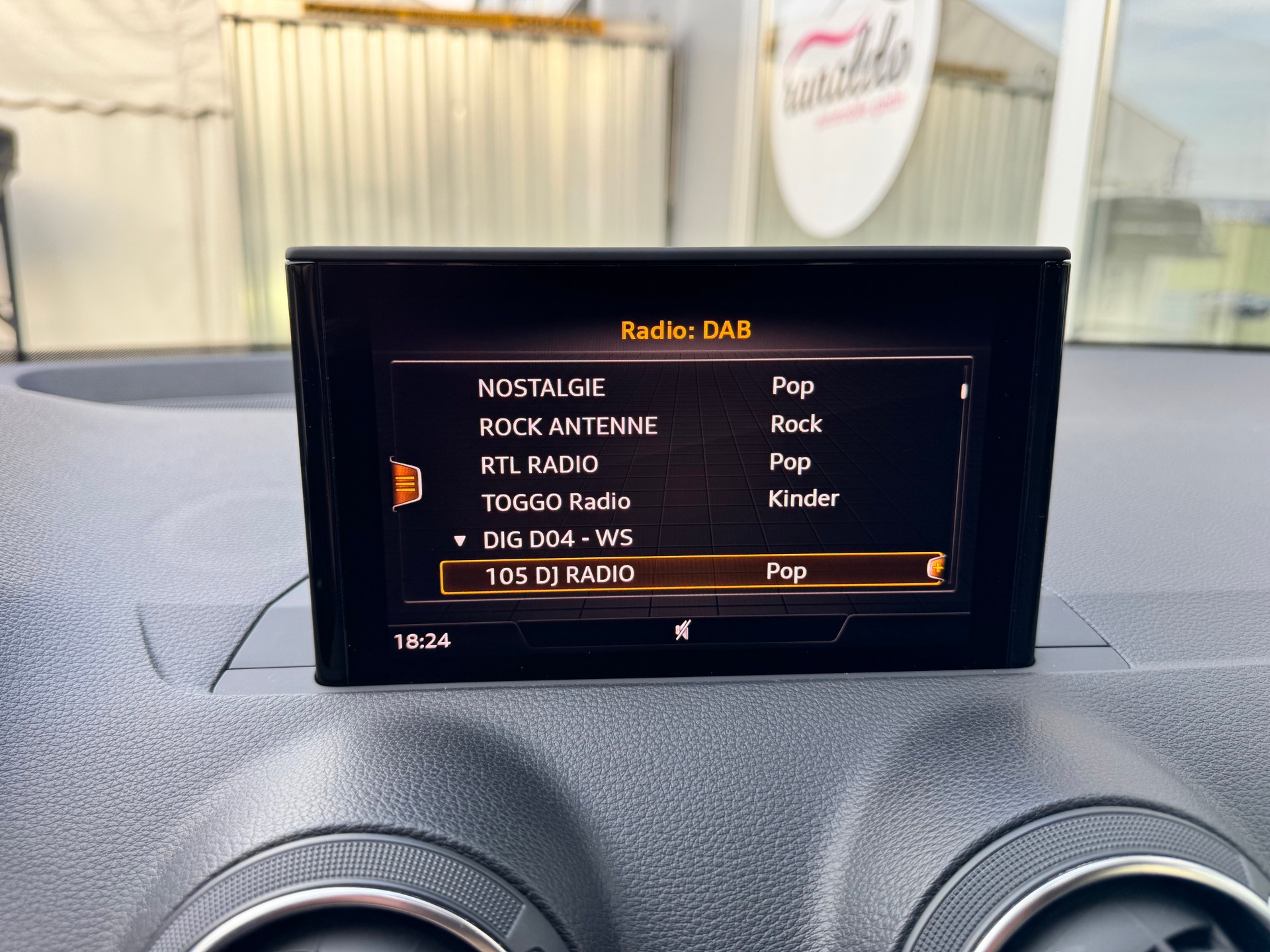 AUDI Q2 30 TFSI Sport+Navigation+Bluetooth+Klima+Parksensoren+8-fach bereift+Sitzheizung+frisch ab MFK/Service+-image-16