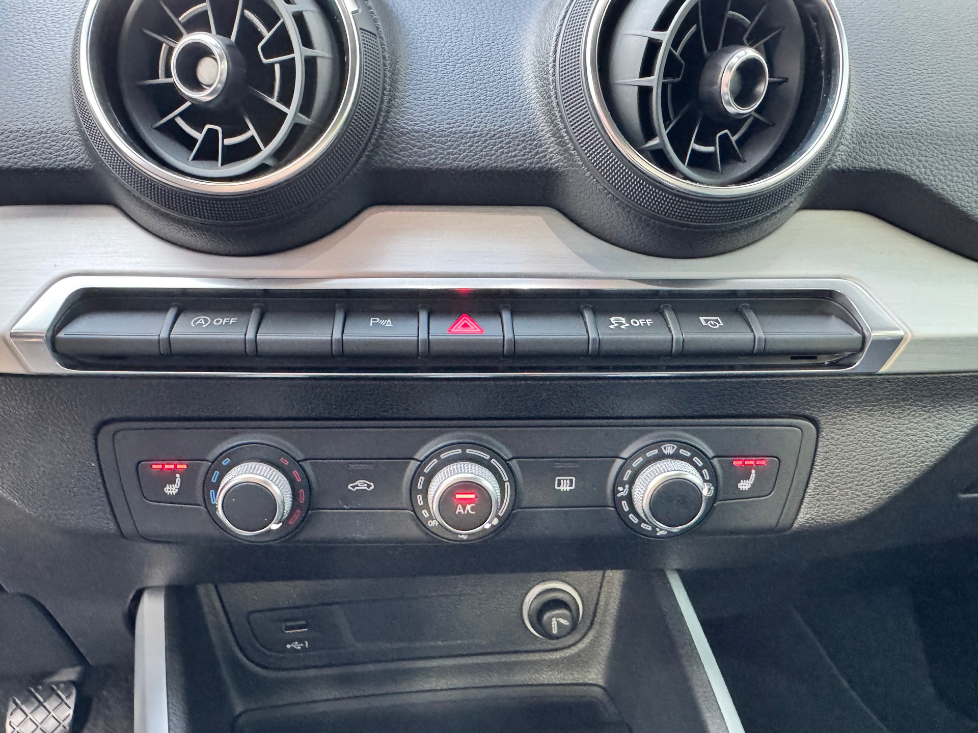 AUDI Q2 30 TFSI Sport+Navigation+Bluetooth+Klima+Parksensoren+8-fach bereift+Sitzheizung+frisch ab MFK/Service+-image-13