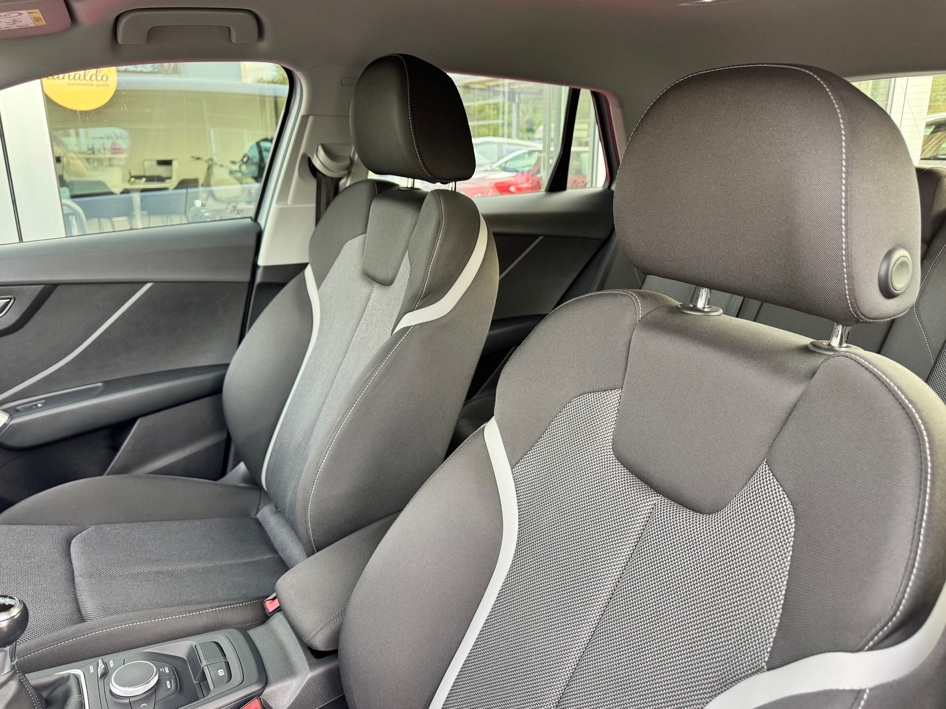 AUDI Q2 30 TFSI Sport+Navigation+Bluetooth+Klima+Parksensoren+8-fach bereift+Sitzheizung+frisch ab MFK/Service+-image-10