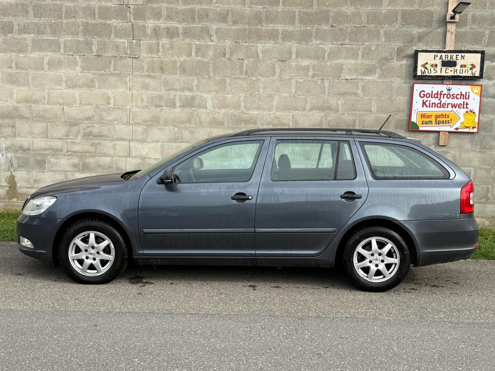 SKODA Octavia Combi 1.6 TDI Ambition DSG-image-1