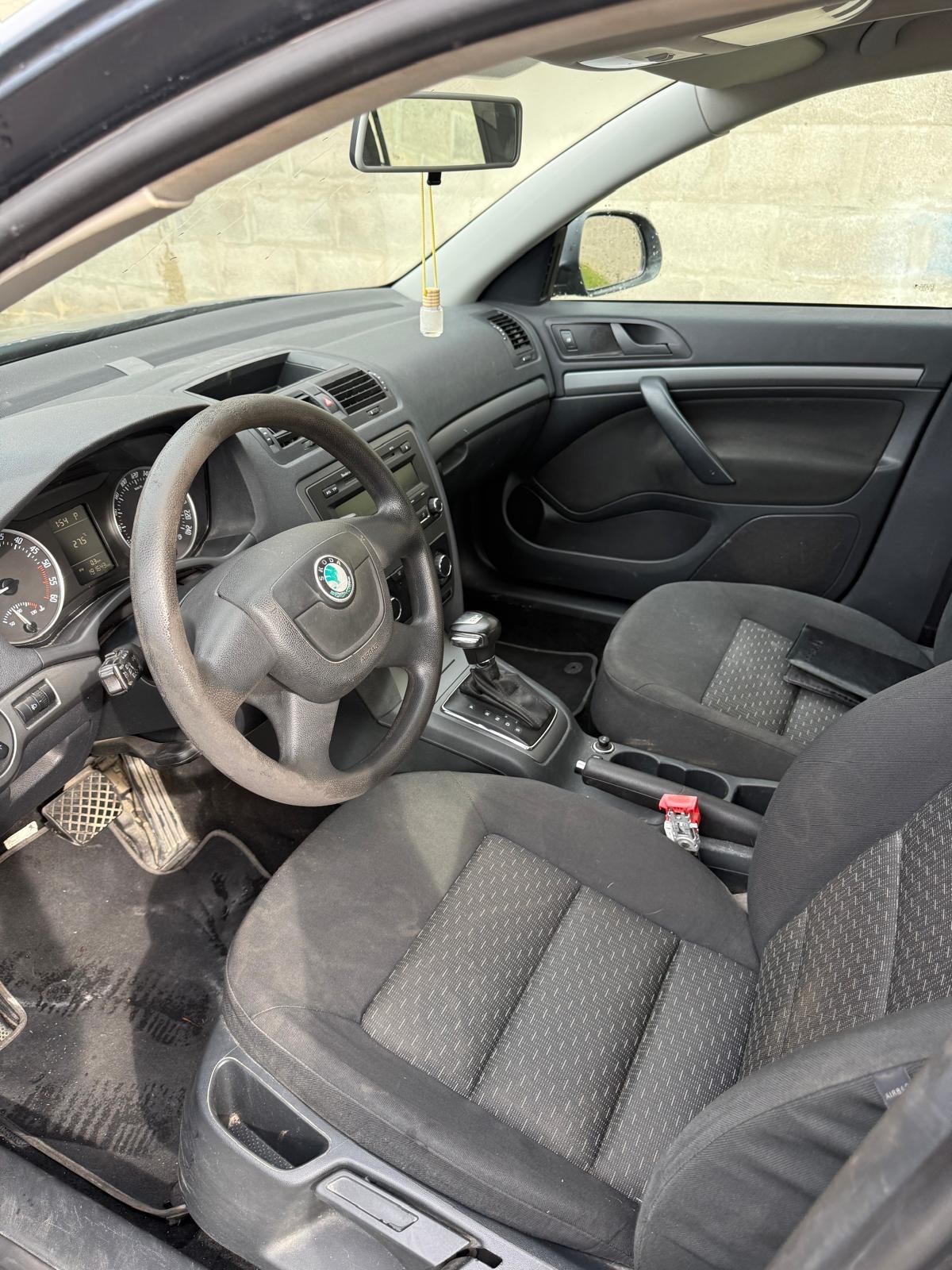 SKODA Octavia Combi 1.6 TDI Ambition DSG-image-6