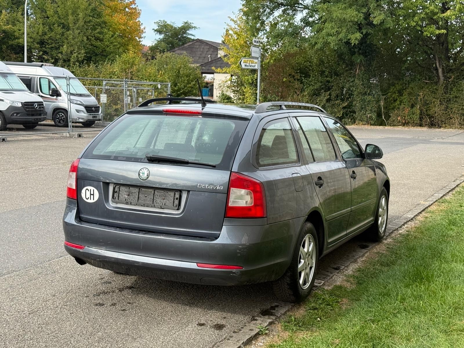 SKODA Octavia Combi 1.6 TDI Ambition DSG-image-4