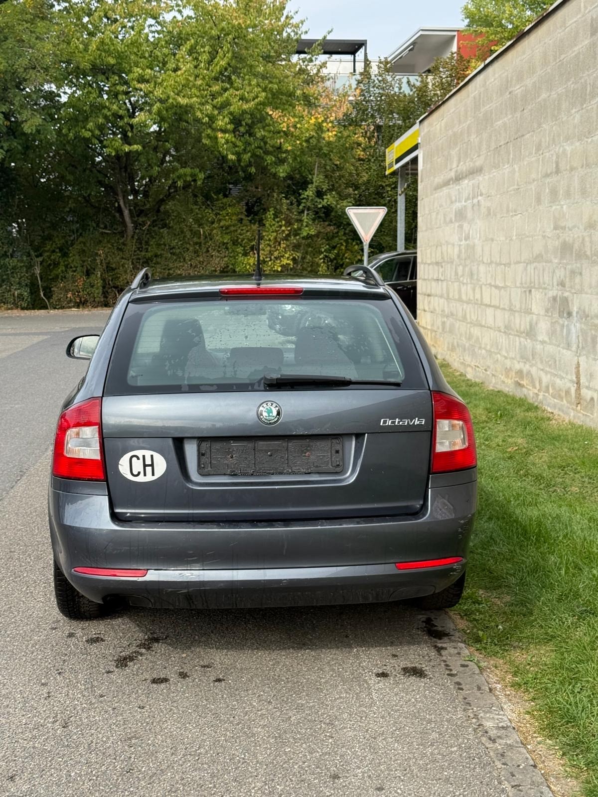 SKODA Octavia Combi 1.6 TDI Ambition DSG-image-3