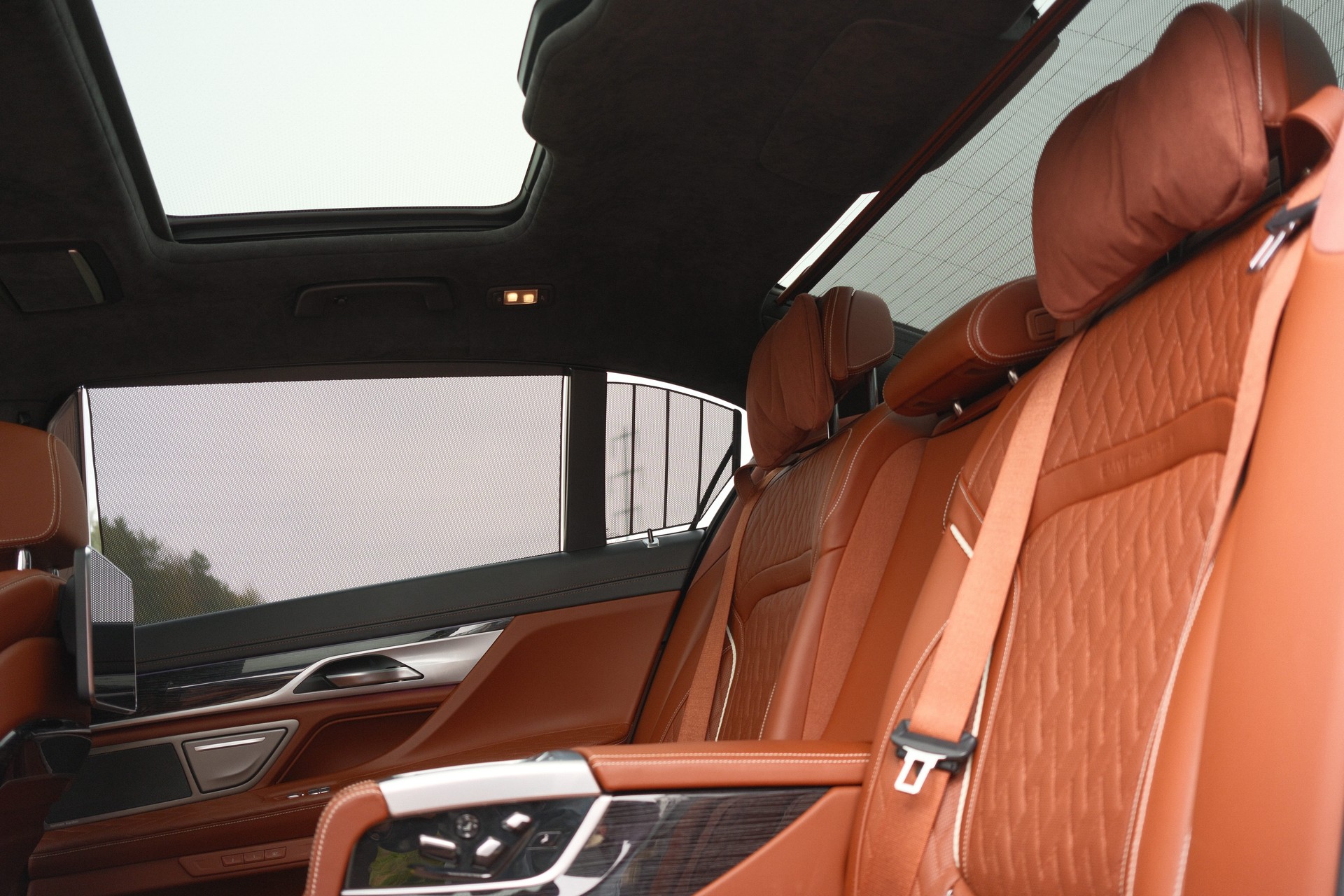 BMW 750Li xDrive Individual-image-12