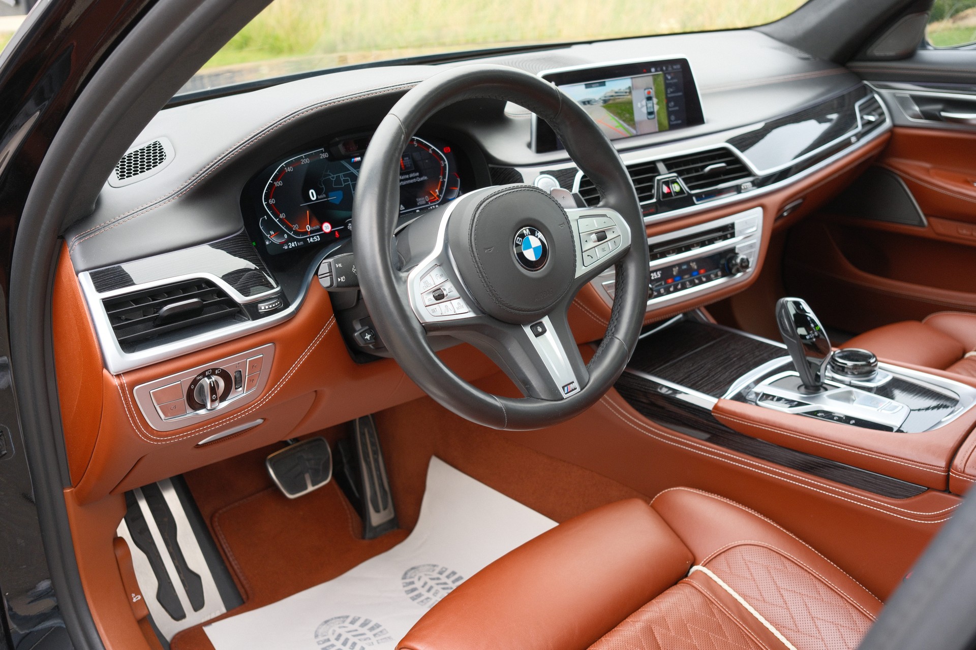 BMW 750Li xDrive Individual-image-6