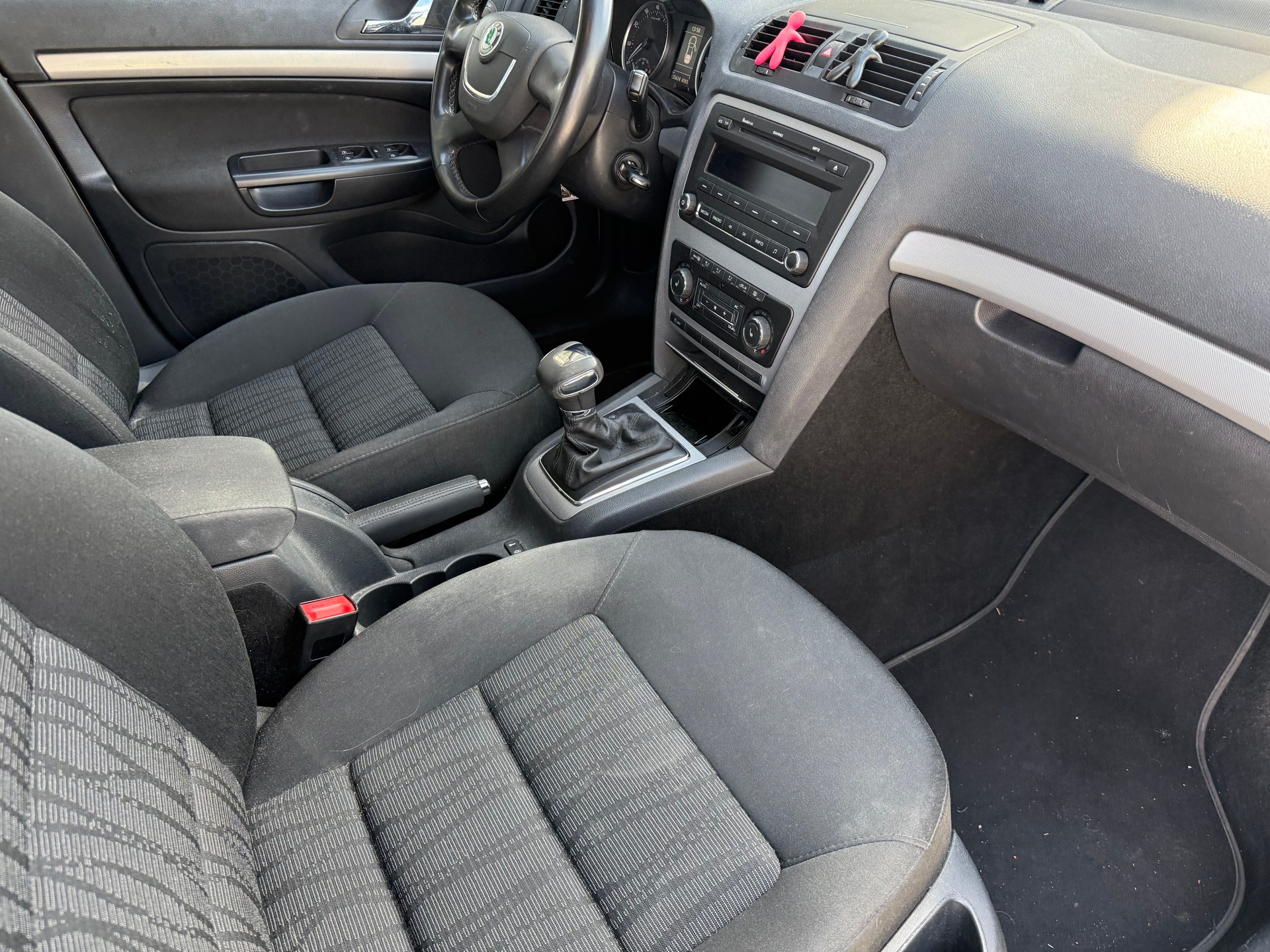 SKODA Octavia Combi 1.4 TSI Ambiente DSG-image-6