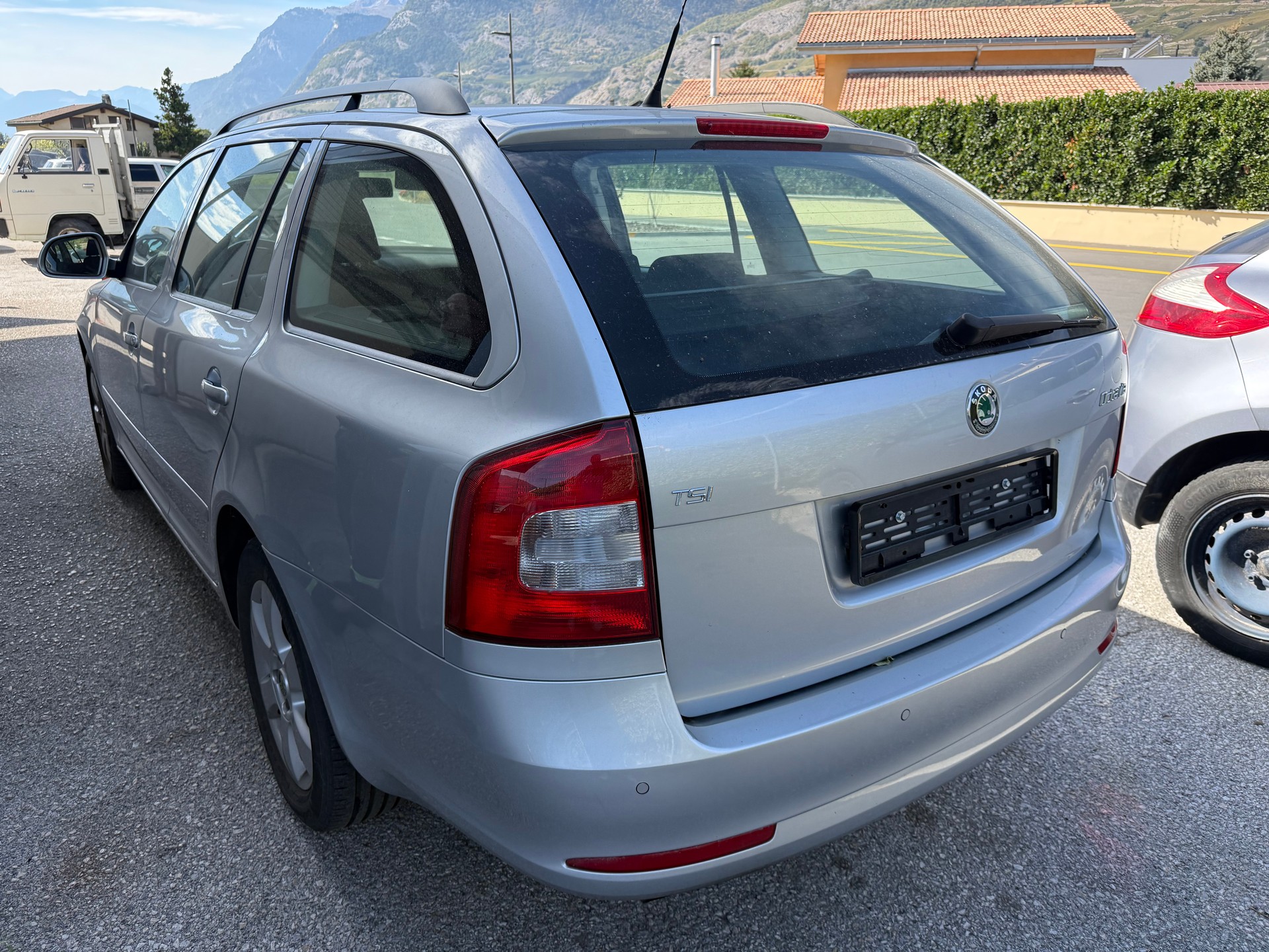 SKODA Octavia Combi 1.4 TSI Ambiente DSG-image-2