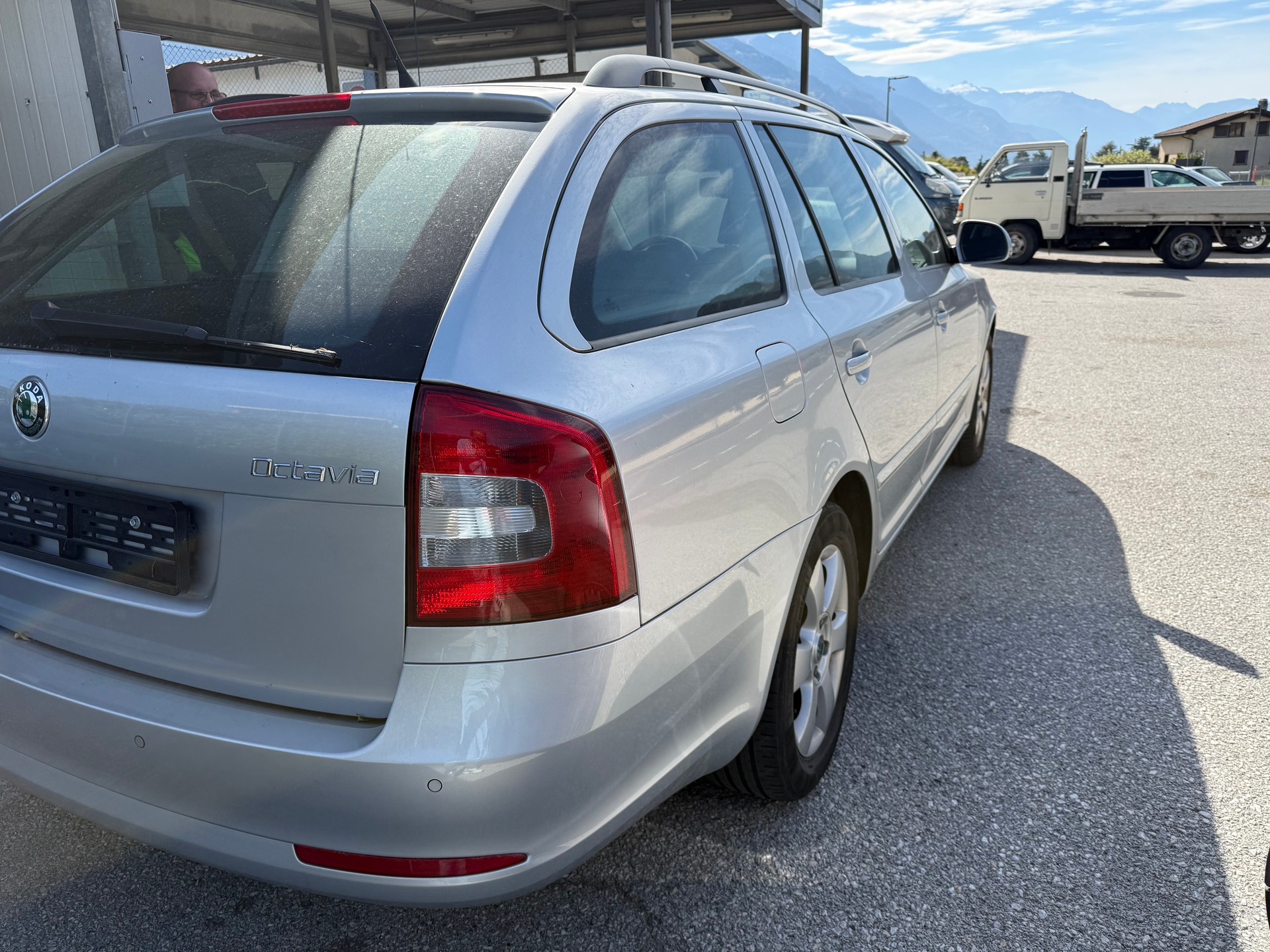 SKODA Octavia Combi 1.4 TSI Ambiente DSG-image-3