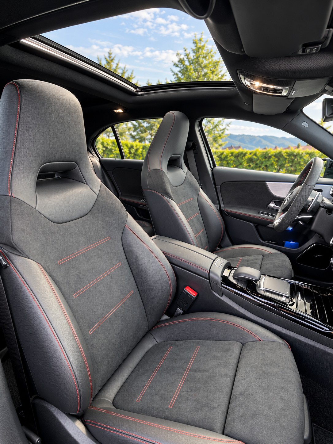 MERCEDES-BENZ A 45 S AMG 4matic+-image-4
